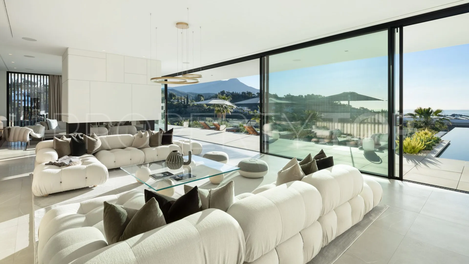 Villa de 8 dormitorios en venta en El Madroñal