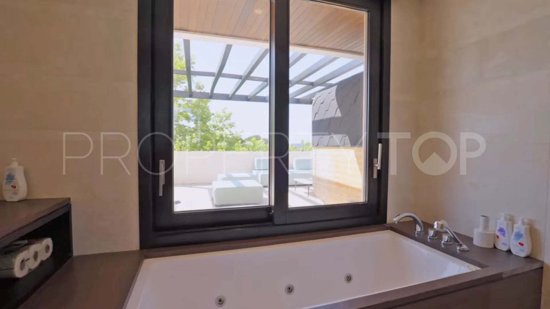 Hacienda de Valderrama triplex for sale