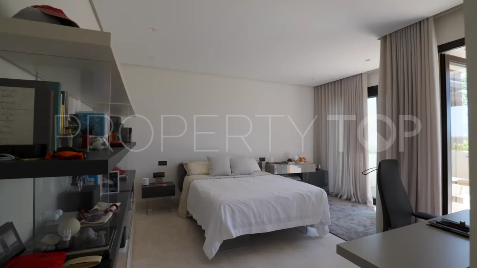 Hacienda de Valderrama triplex for sale