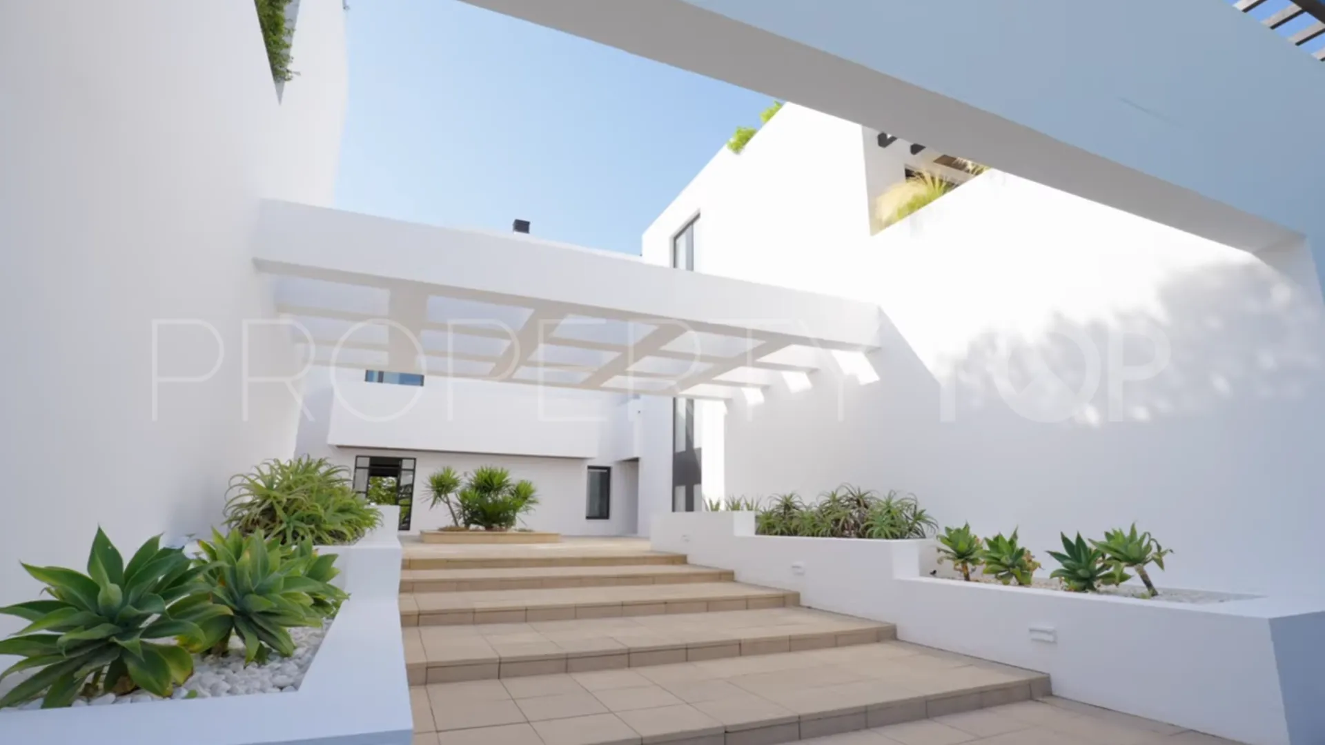 Hacienda de Valderrama triplex for sale