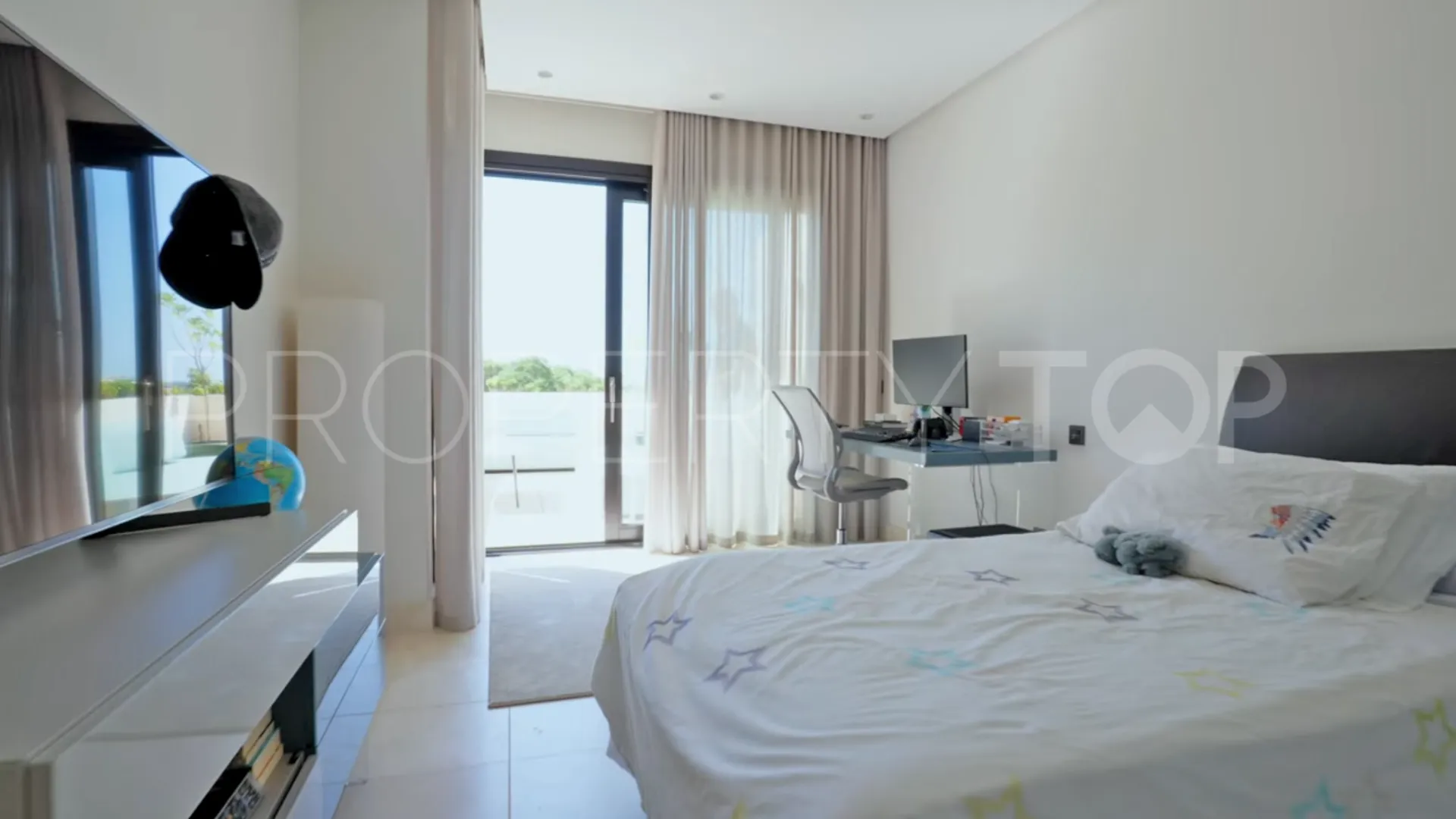 Hacienda de Valderrama triplex for sale