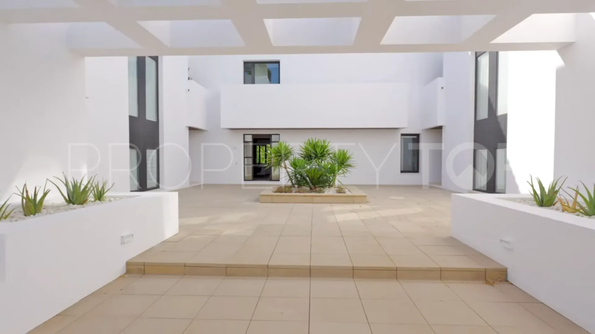 Hacienda de Valderrama triplex for sale