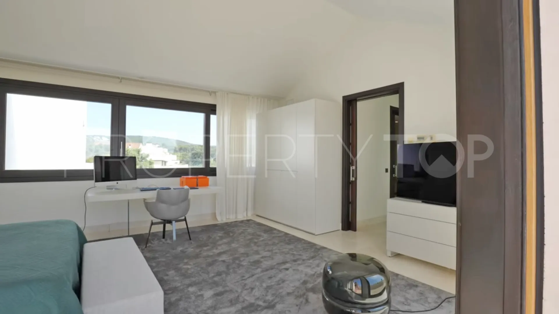 Hacienda de Valderrama triplex for sale