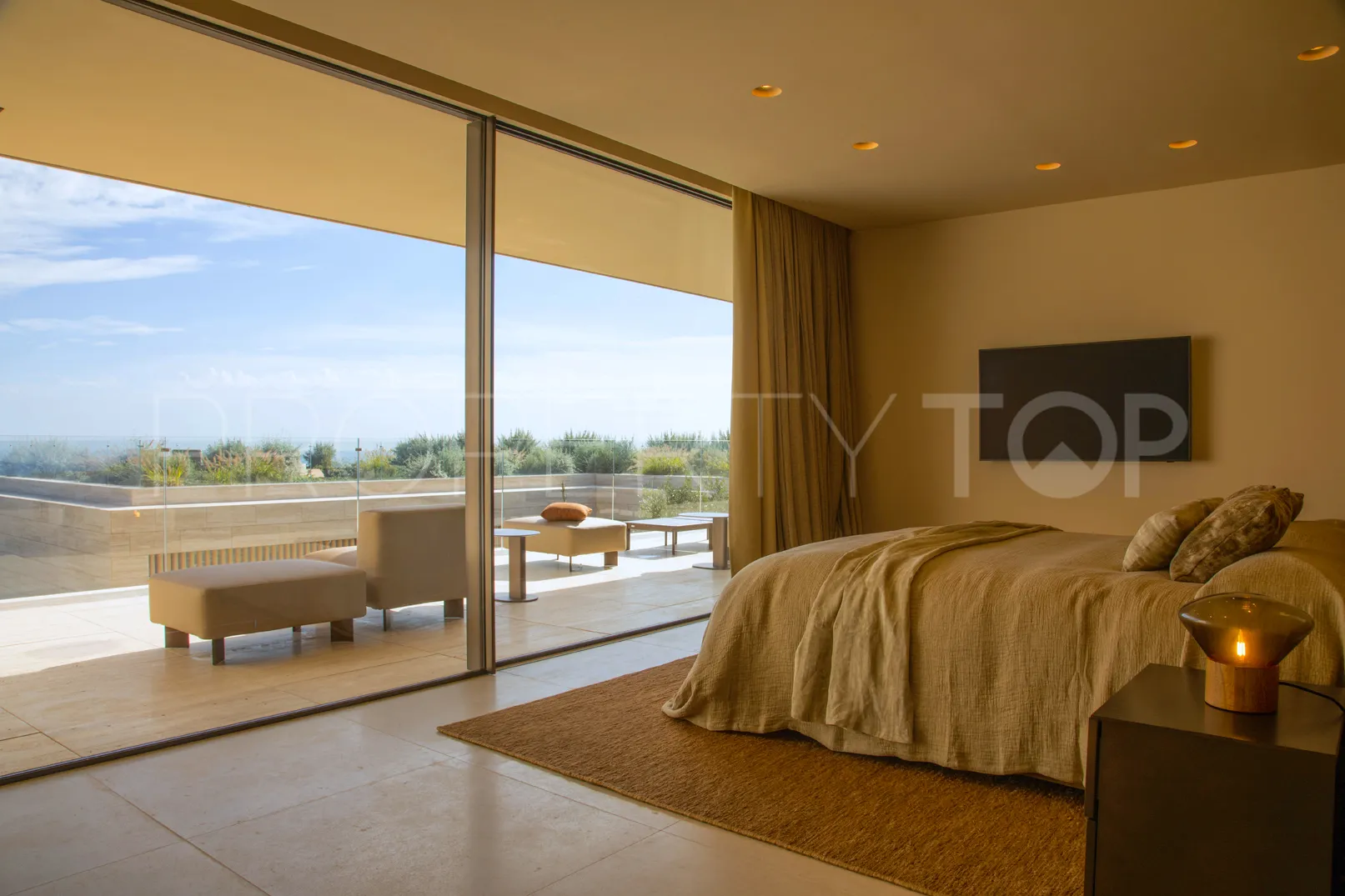 Se vende villa en La Reserva de 8 dormitorios