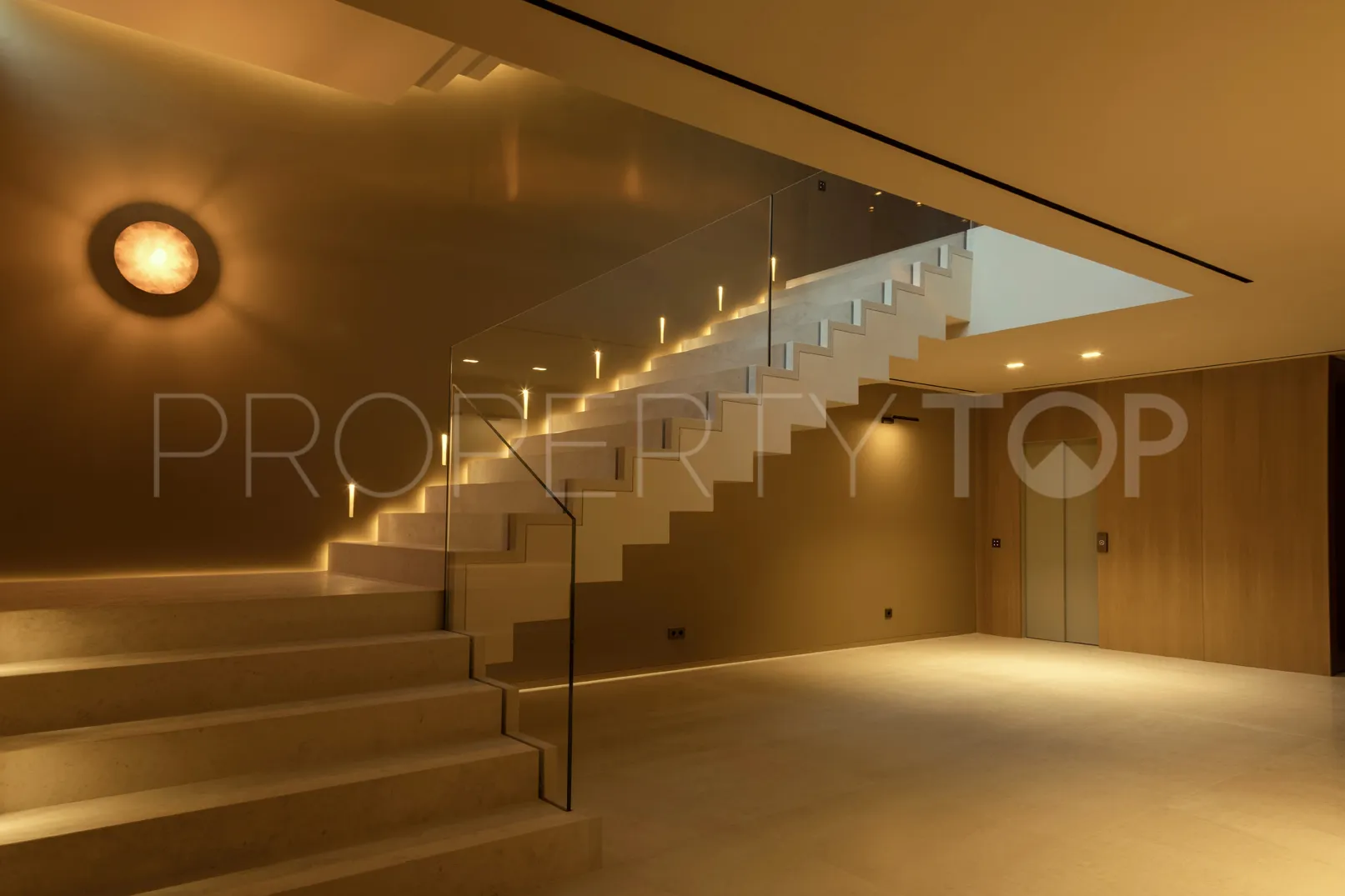 Se vende villa en La Reserva de 8 dormitorios