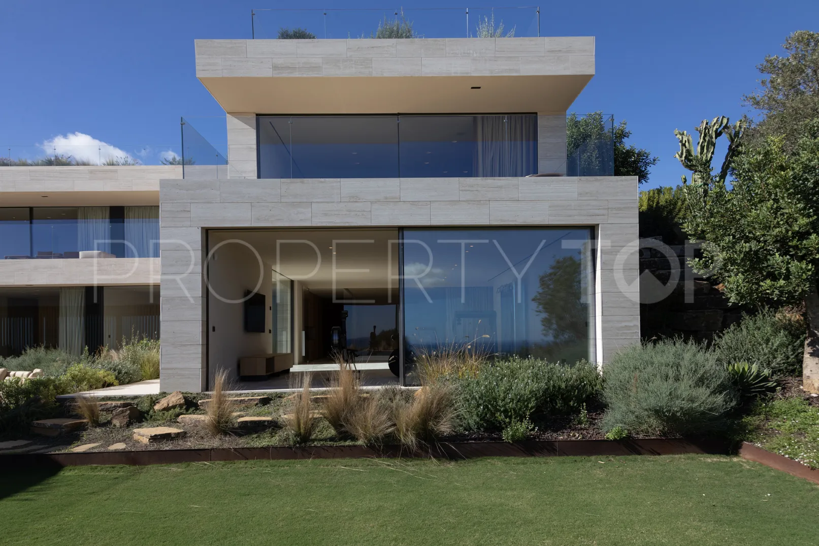 Se vende villa en La Reserva de 8 dormitorios