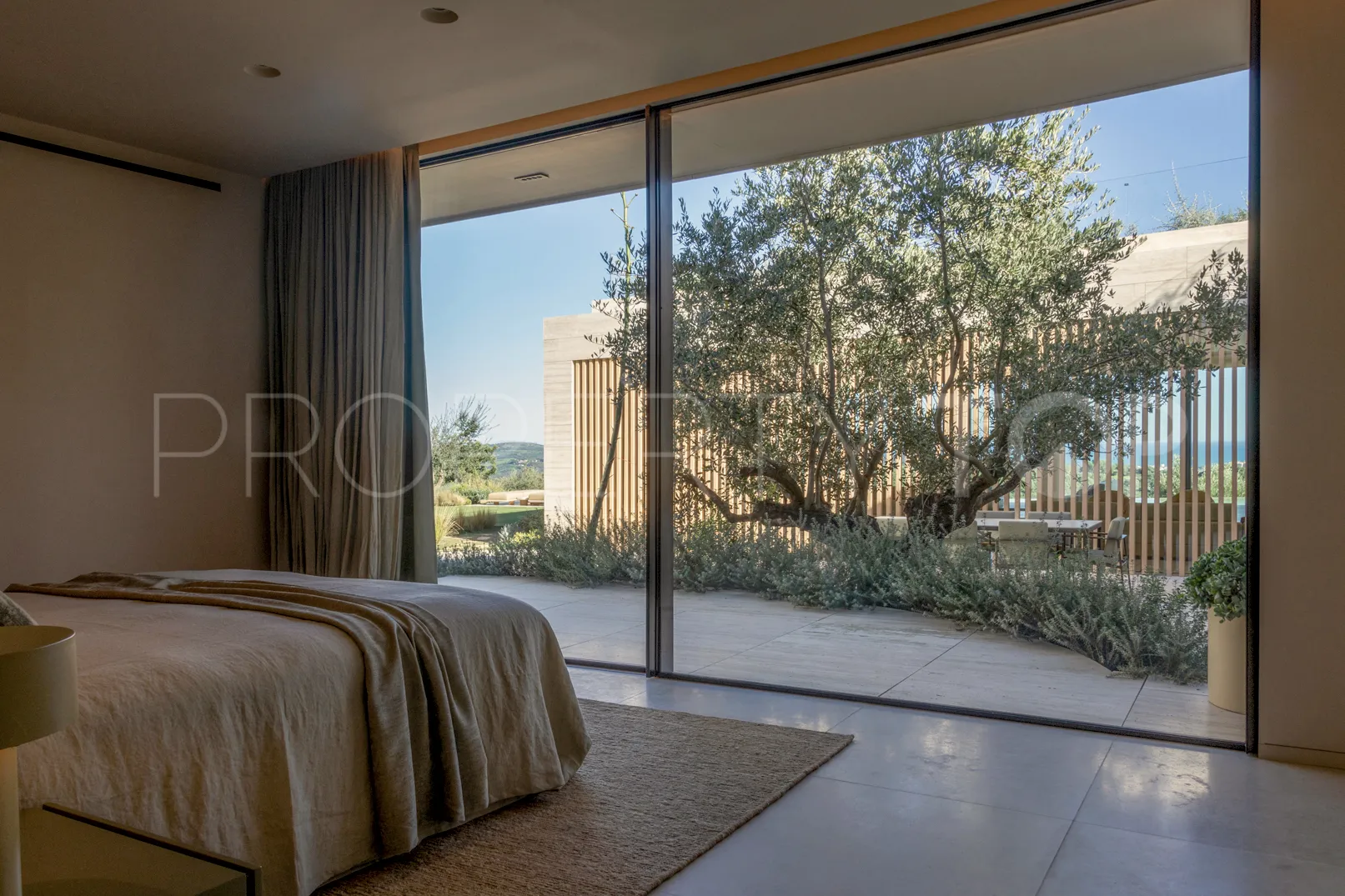 Se vende villa en La Reserva de 8 dormitorios