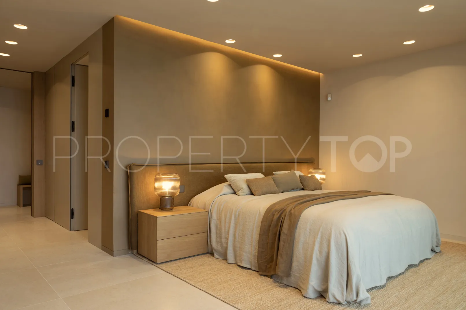 Se vende villa en La Reserva de 8 dormitorios