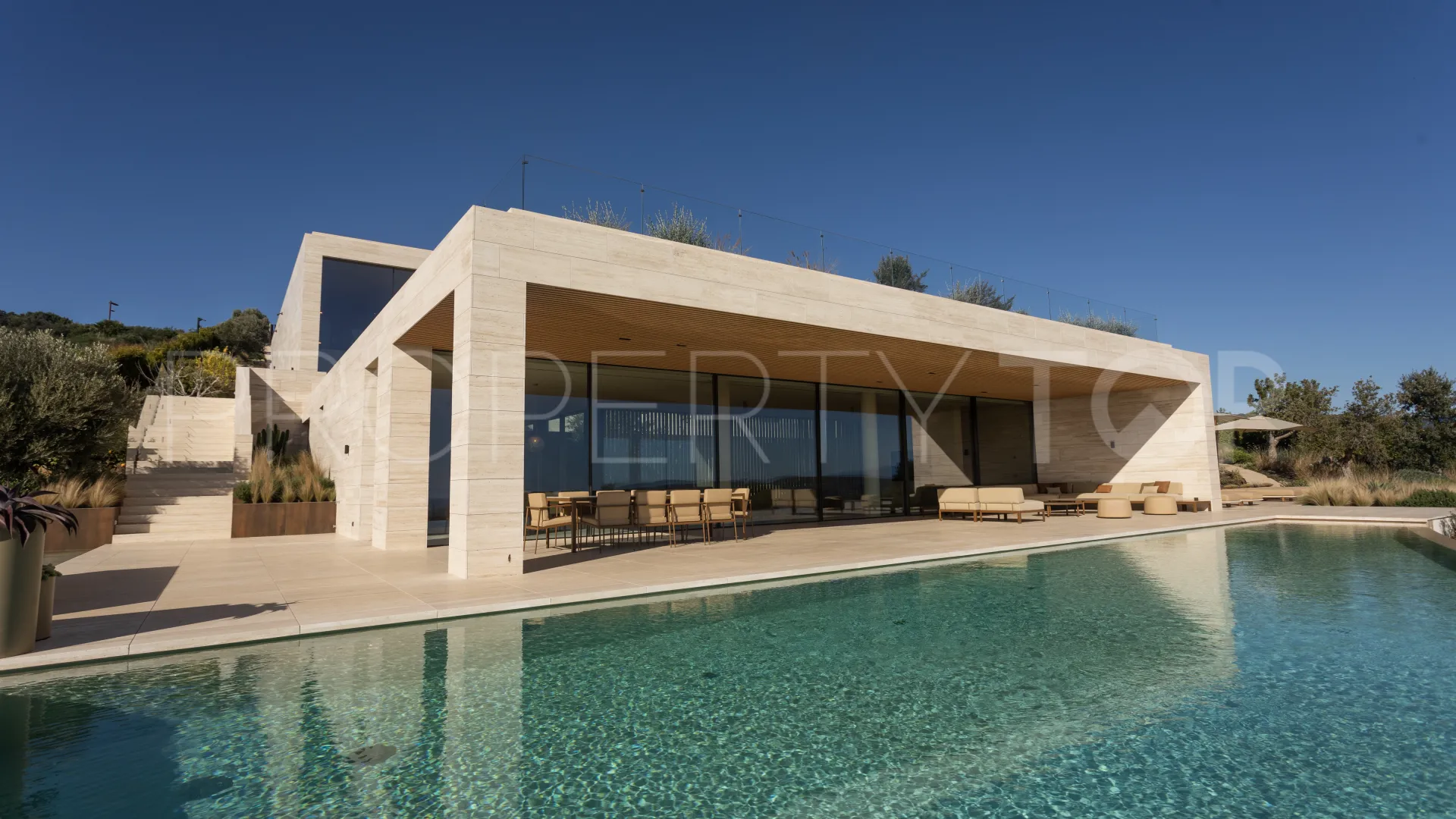 Se vende villa en La Reserva de 8 dormitorios
