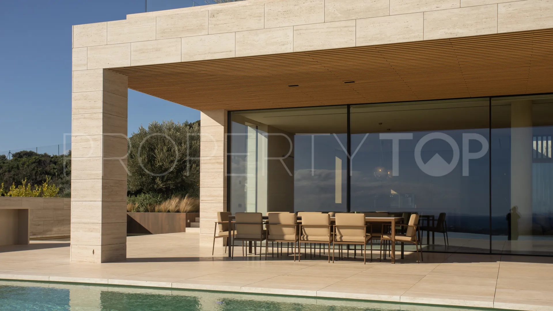 Se vende villa en La Reserva de 8 dormitorios