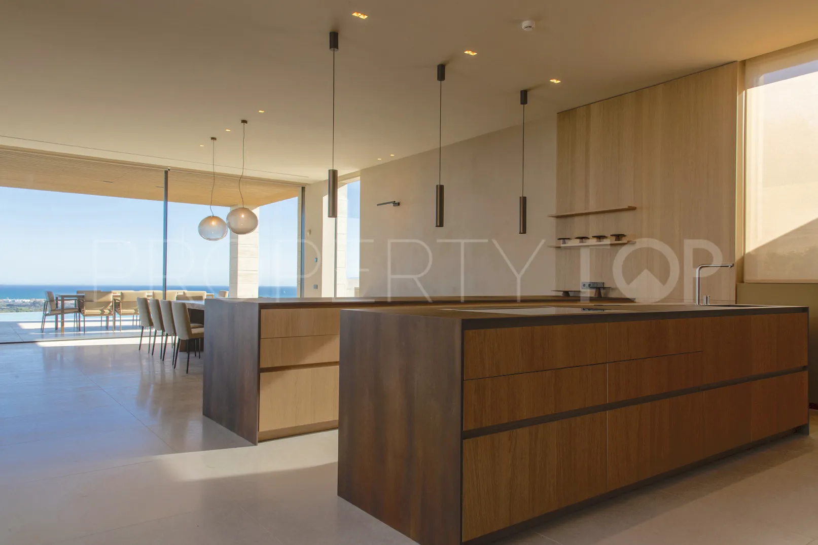 Se vende villa en La Reserva de 8 dormitorios