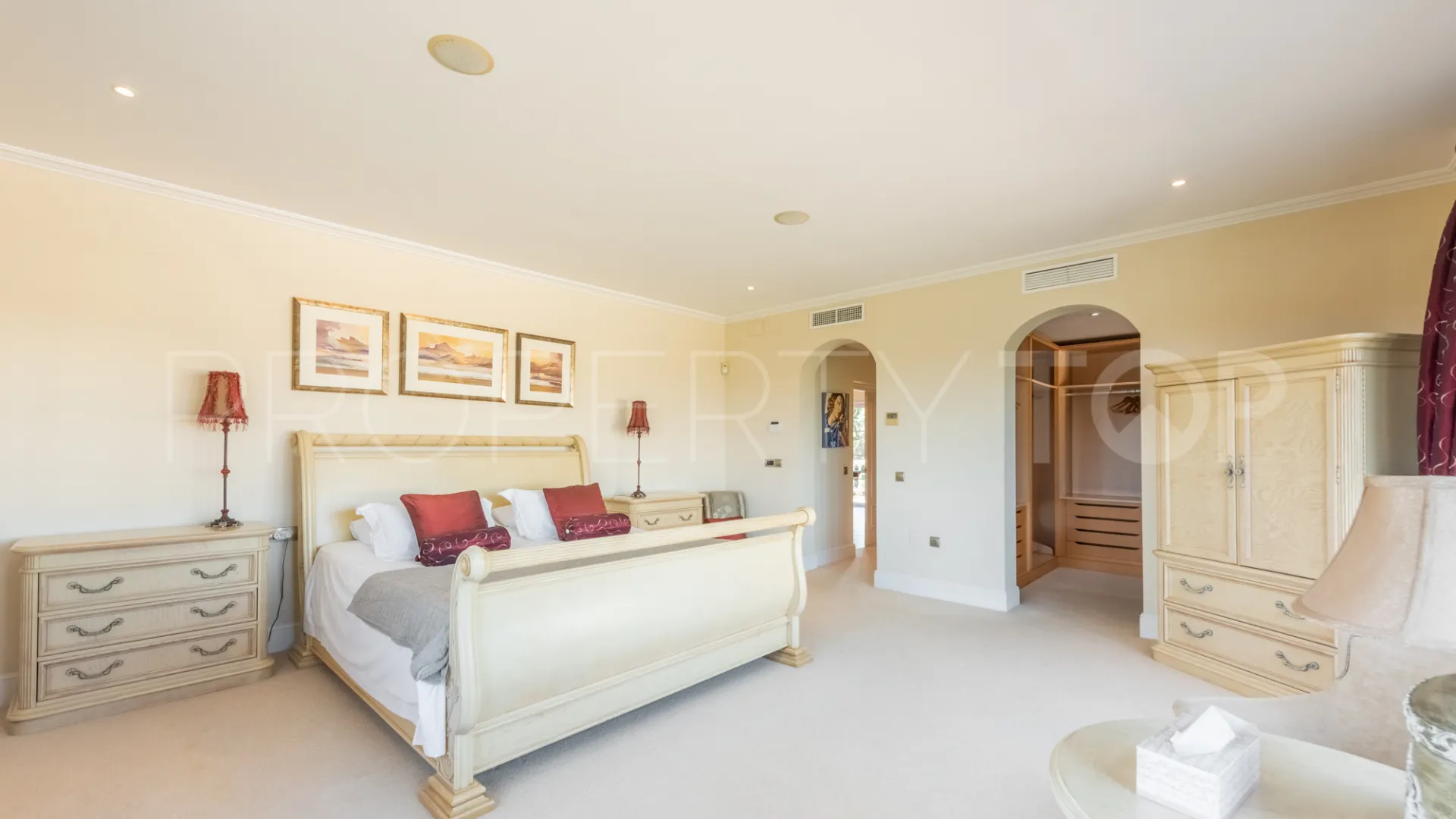For sale villa with 7 bedrooms in San Roque Club