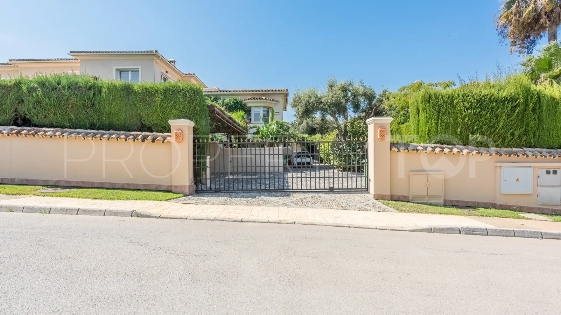 For sale villa with 7 bedrooms in San Roque Club