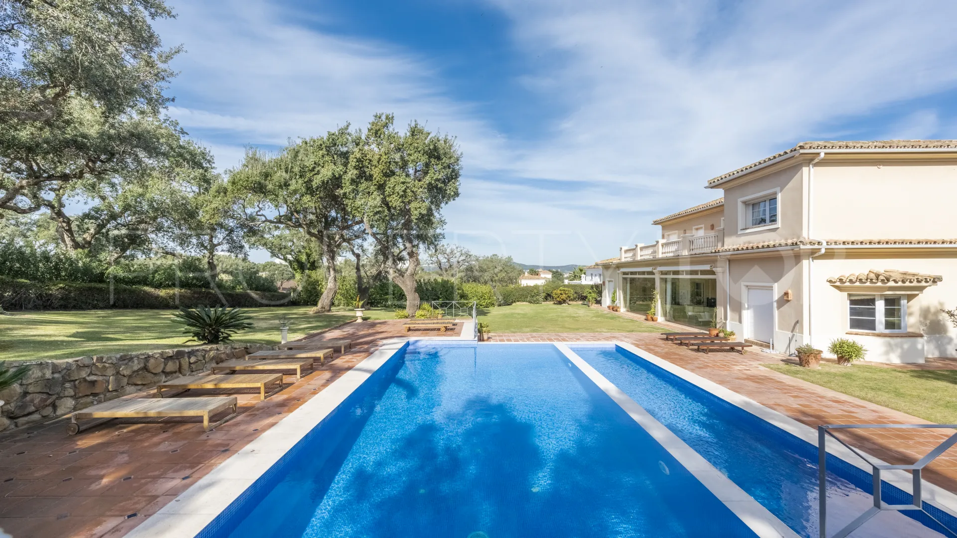 For sale villa with 7 bedrooms in San Roque Club