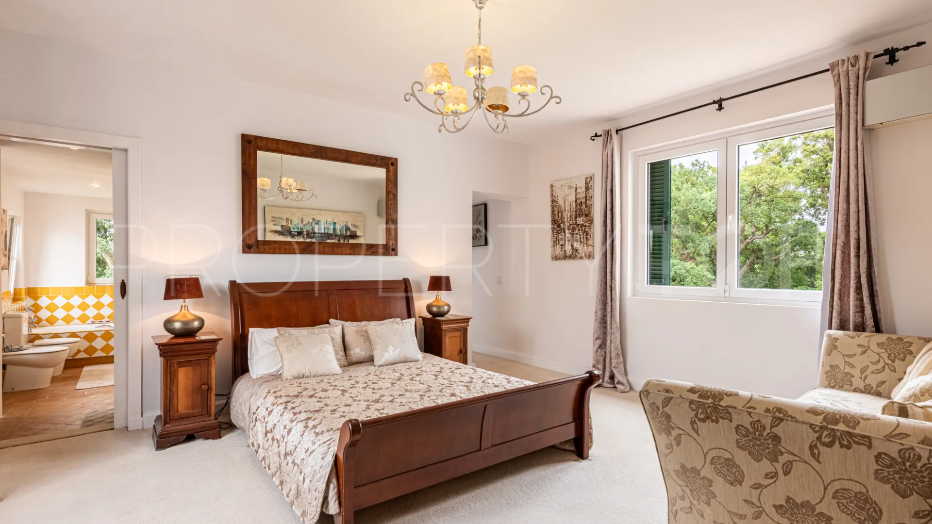 Comprar villa de 5 dormitorios en Sotogrande Costa Central