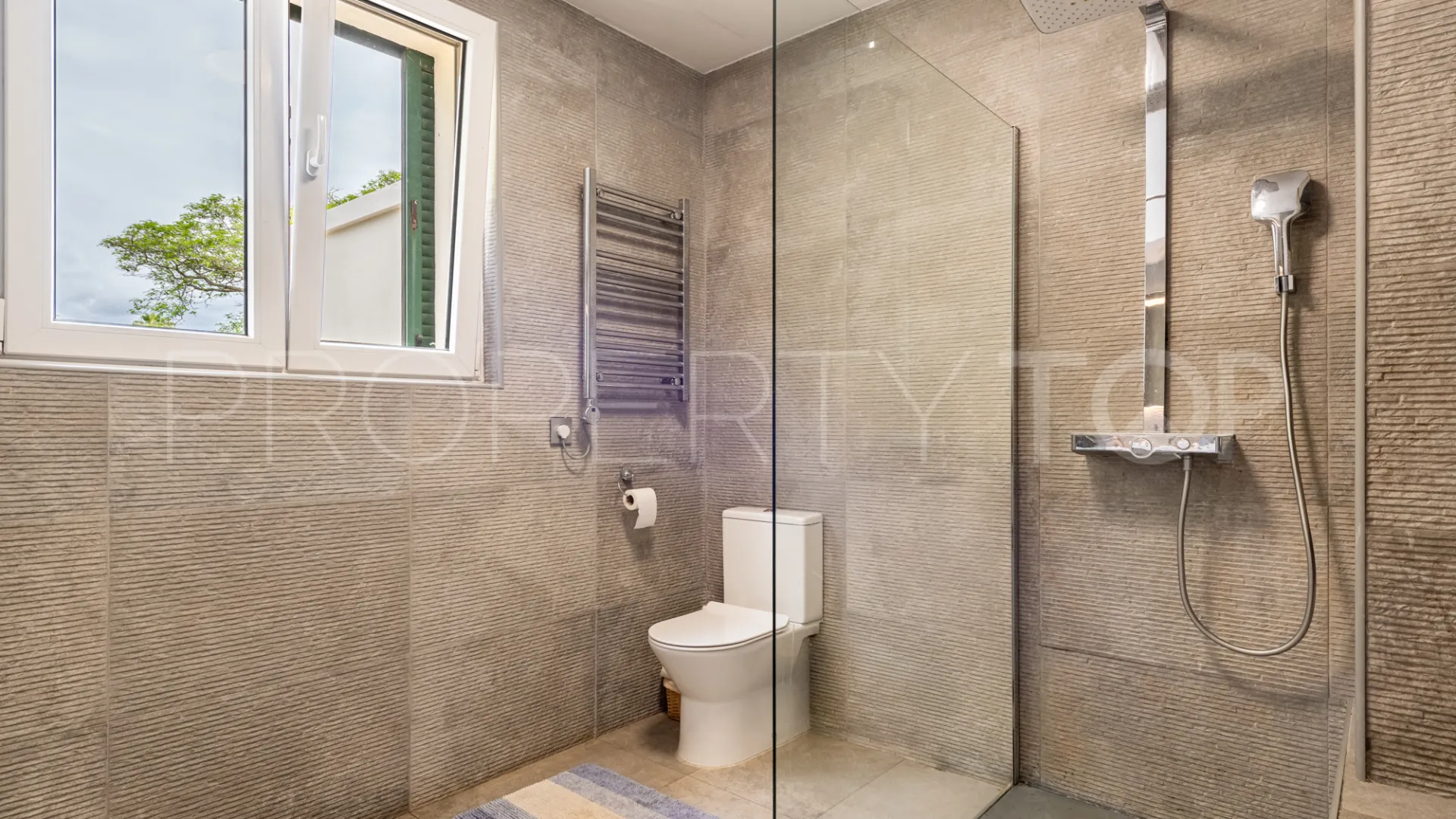 Comprar villa de 5 dormitorios en Sotogrande Costa Central