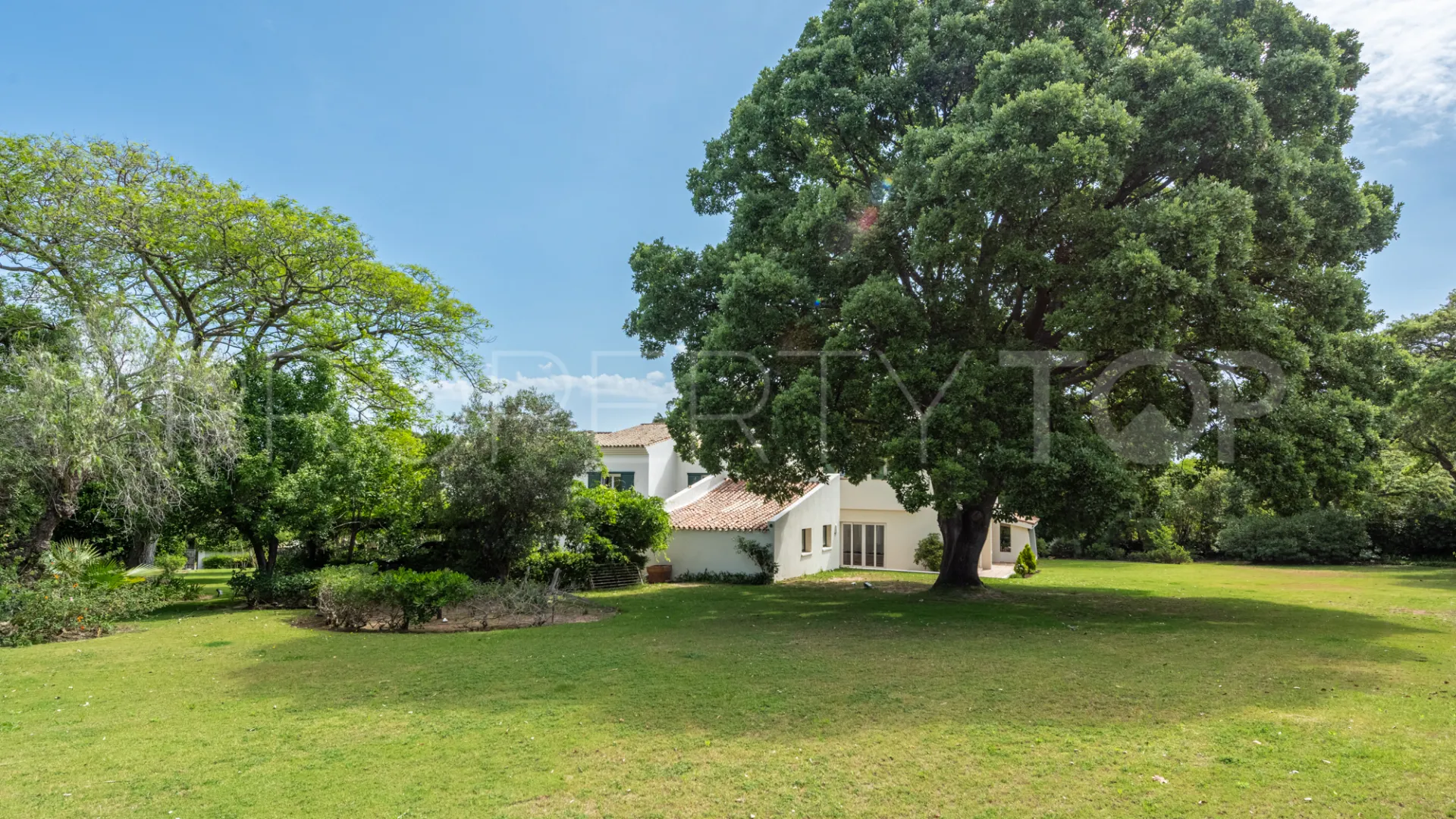 Comprar villa de 5 dormitorios en Sotogrande Costa Central
