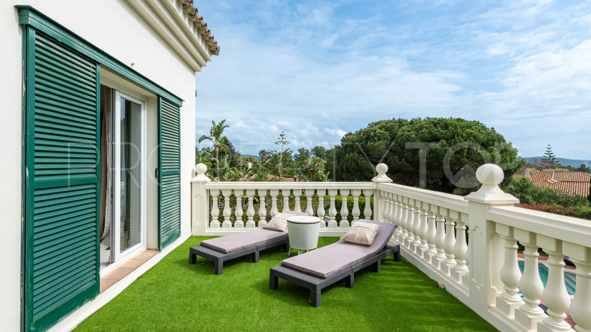 Comprar villa de 5 dormitorios en Sotogrande Costa Central