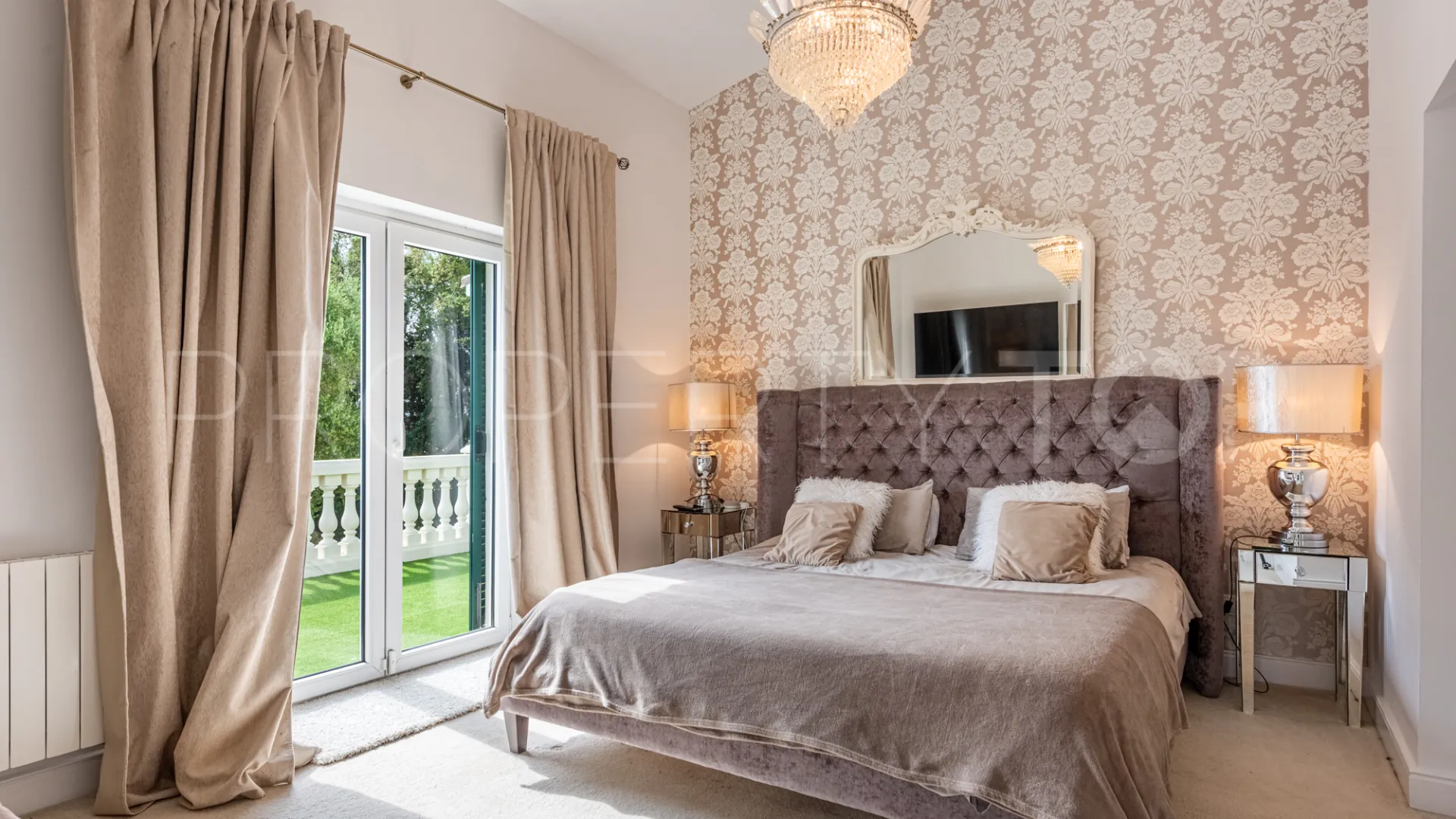 Comprar villa de 5 dormitorios en Sotogrande Costa Central
