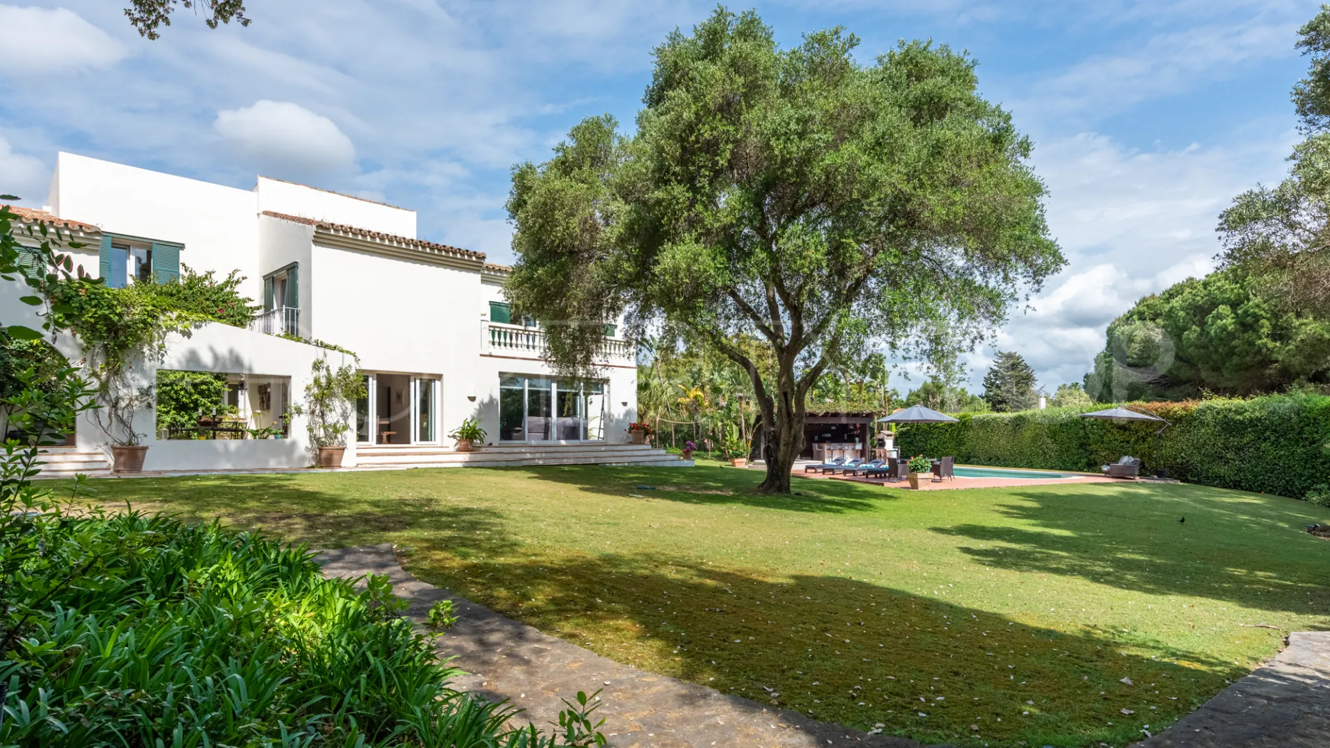 Comprar villa de 5 dormitorios en Sotogrande Costa Central