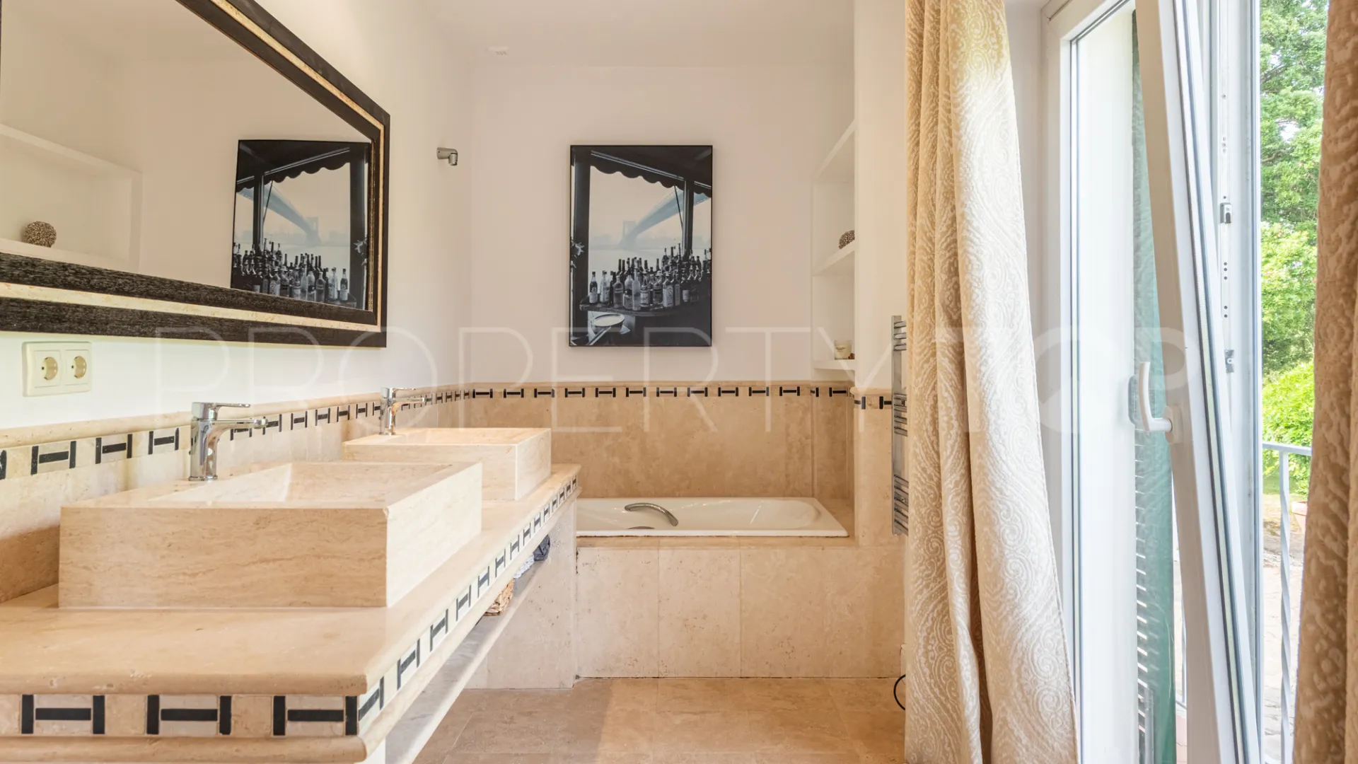 Comprar villa de 5 dormitorios en Sotogrande Costa Central