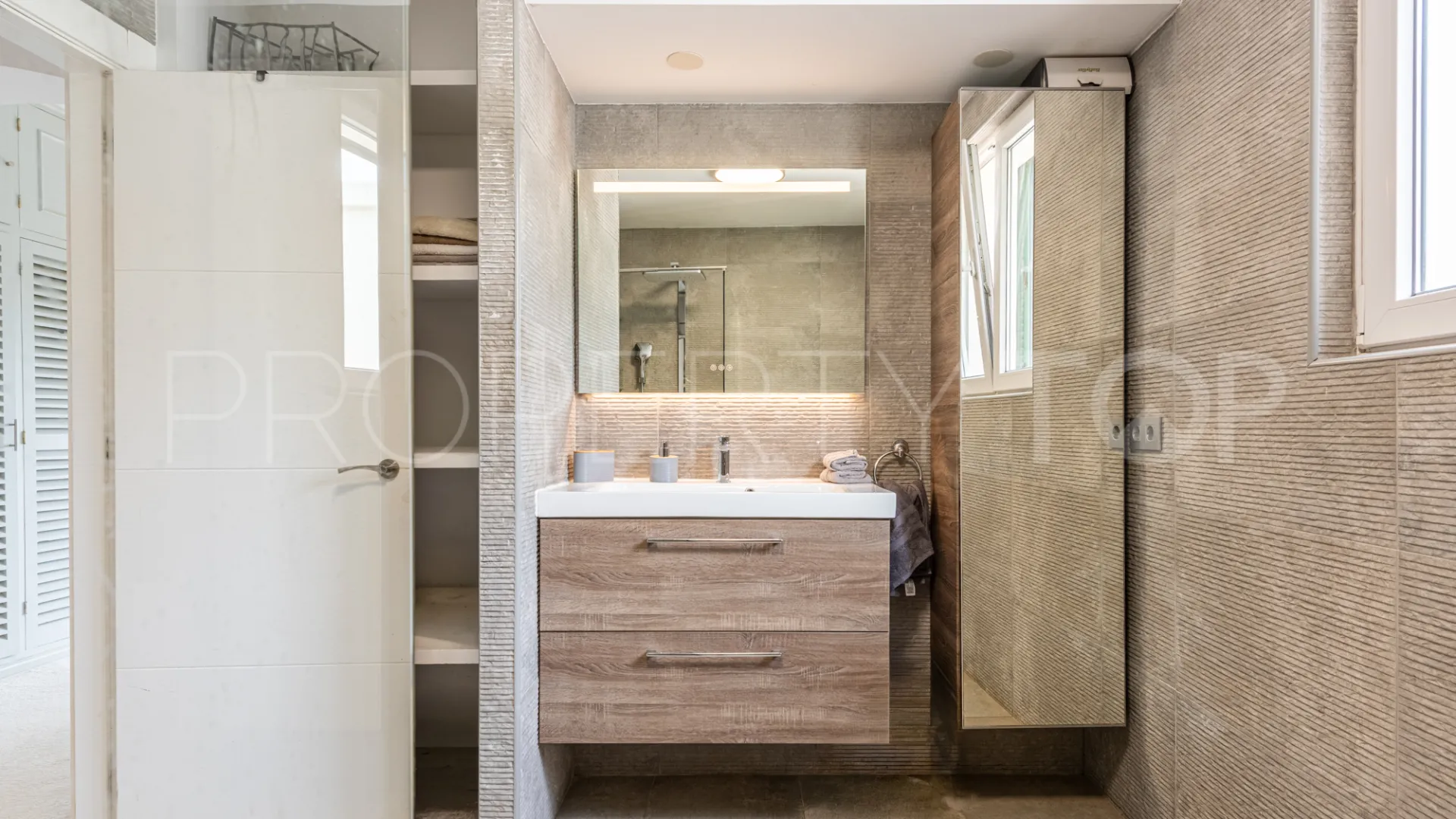 Comprar villa de 5 dormitorios en Sotogrande Costa Central