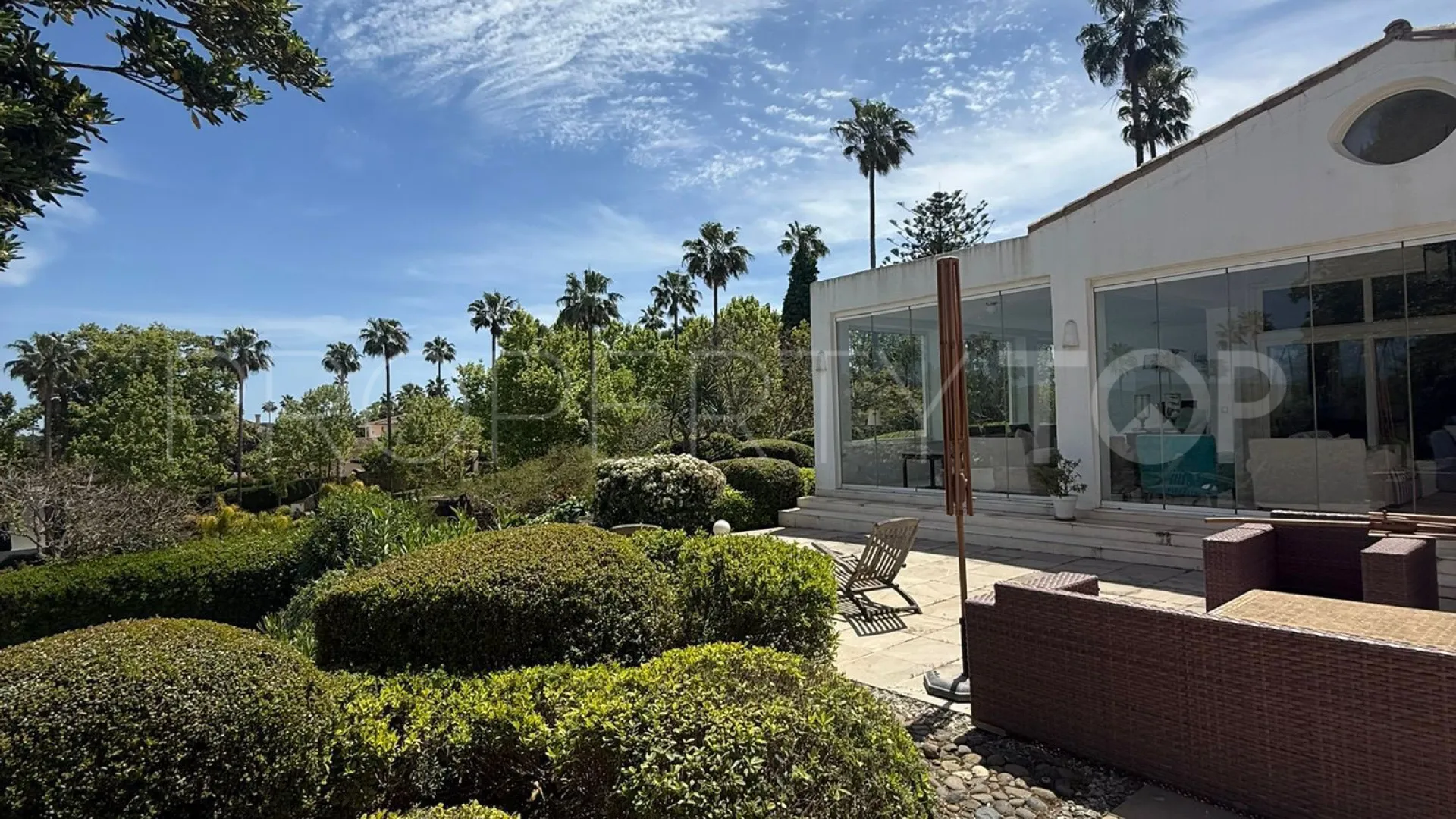 Villa for sale in Kings & Queens