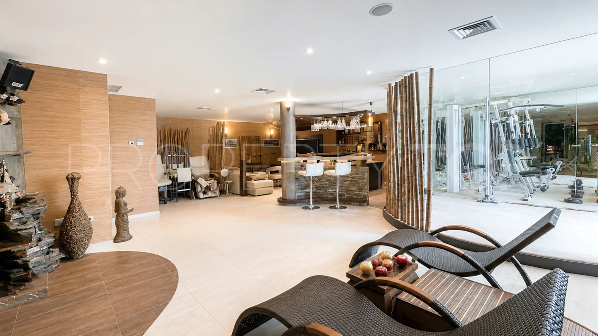 Villa for sale in Los Altos de los Monteros