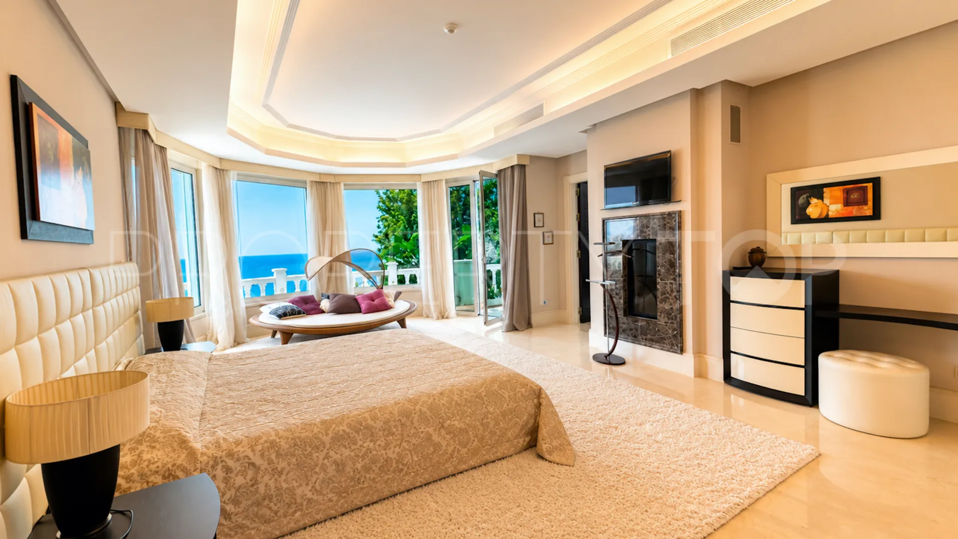 Villa for sale in Los Altos de los Monteros