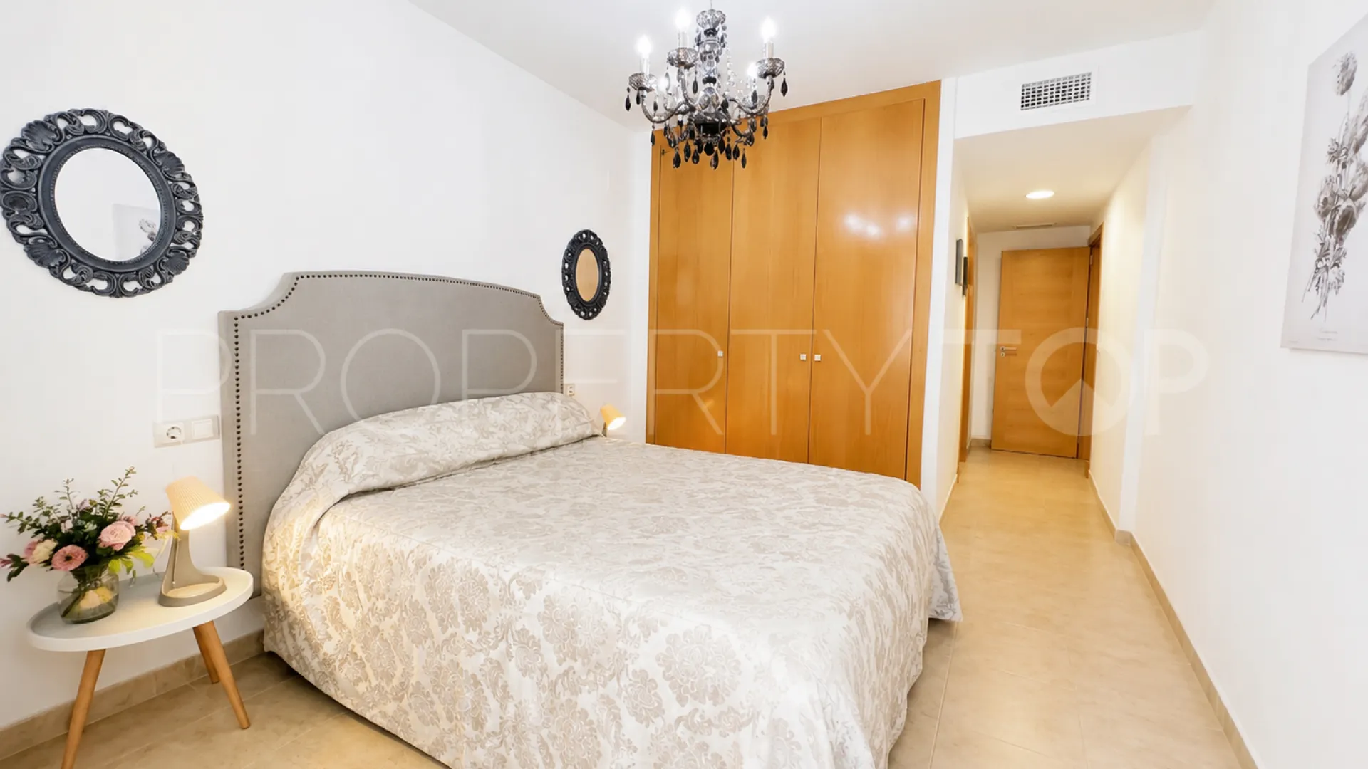 Buy apartment in Estepona