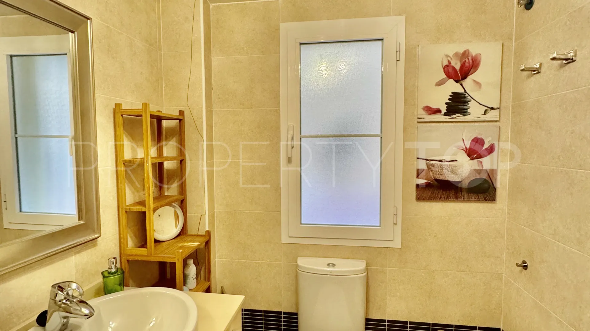 Buy apartment in Estepona