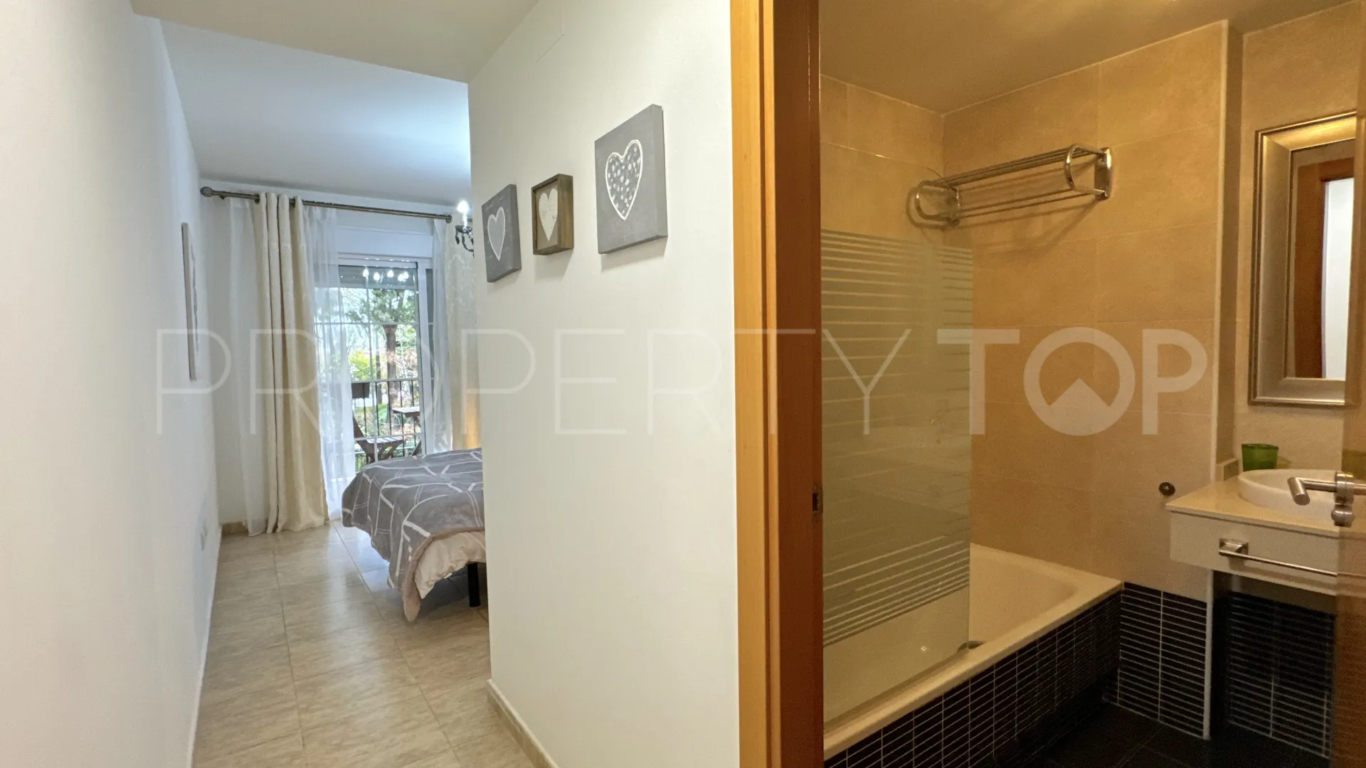 Buy apartment in Estepona