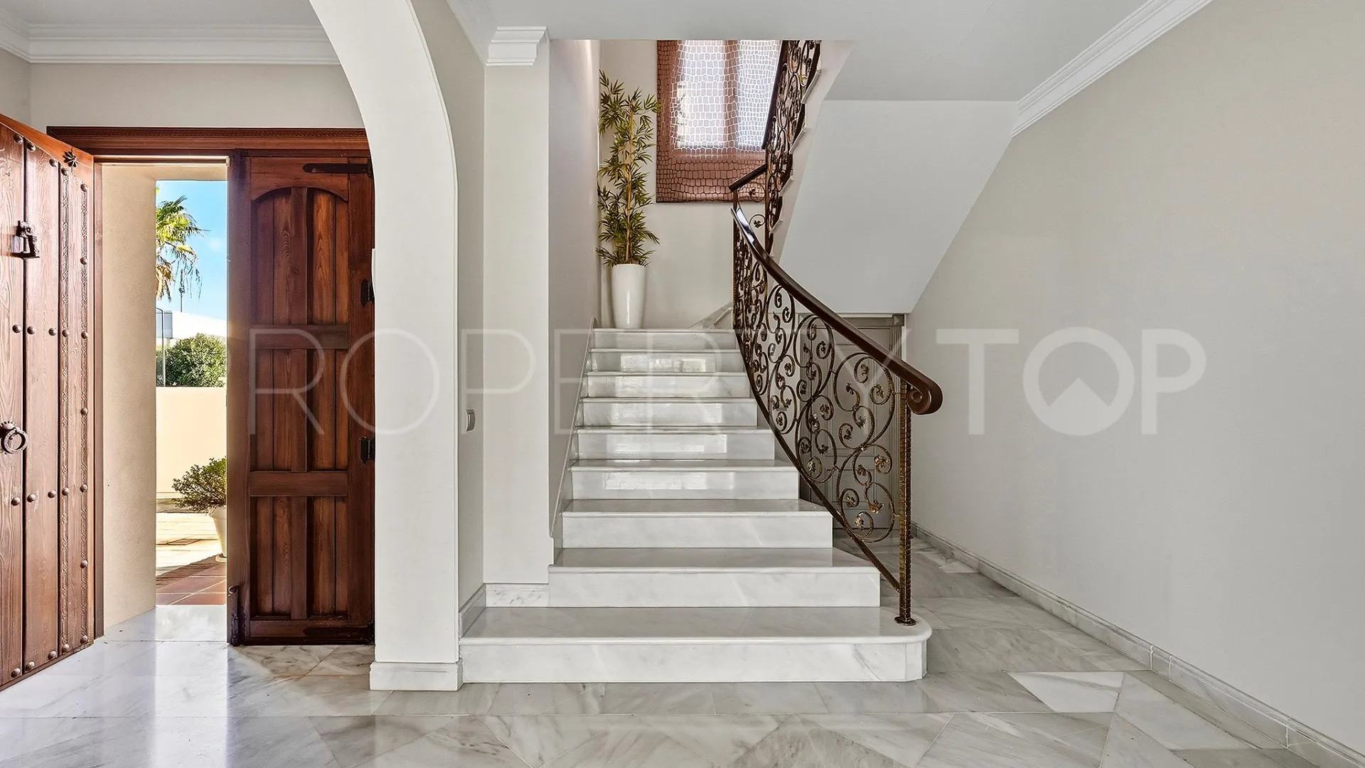 5 bedrooms villa for sale in Guadalmina Alta