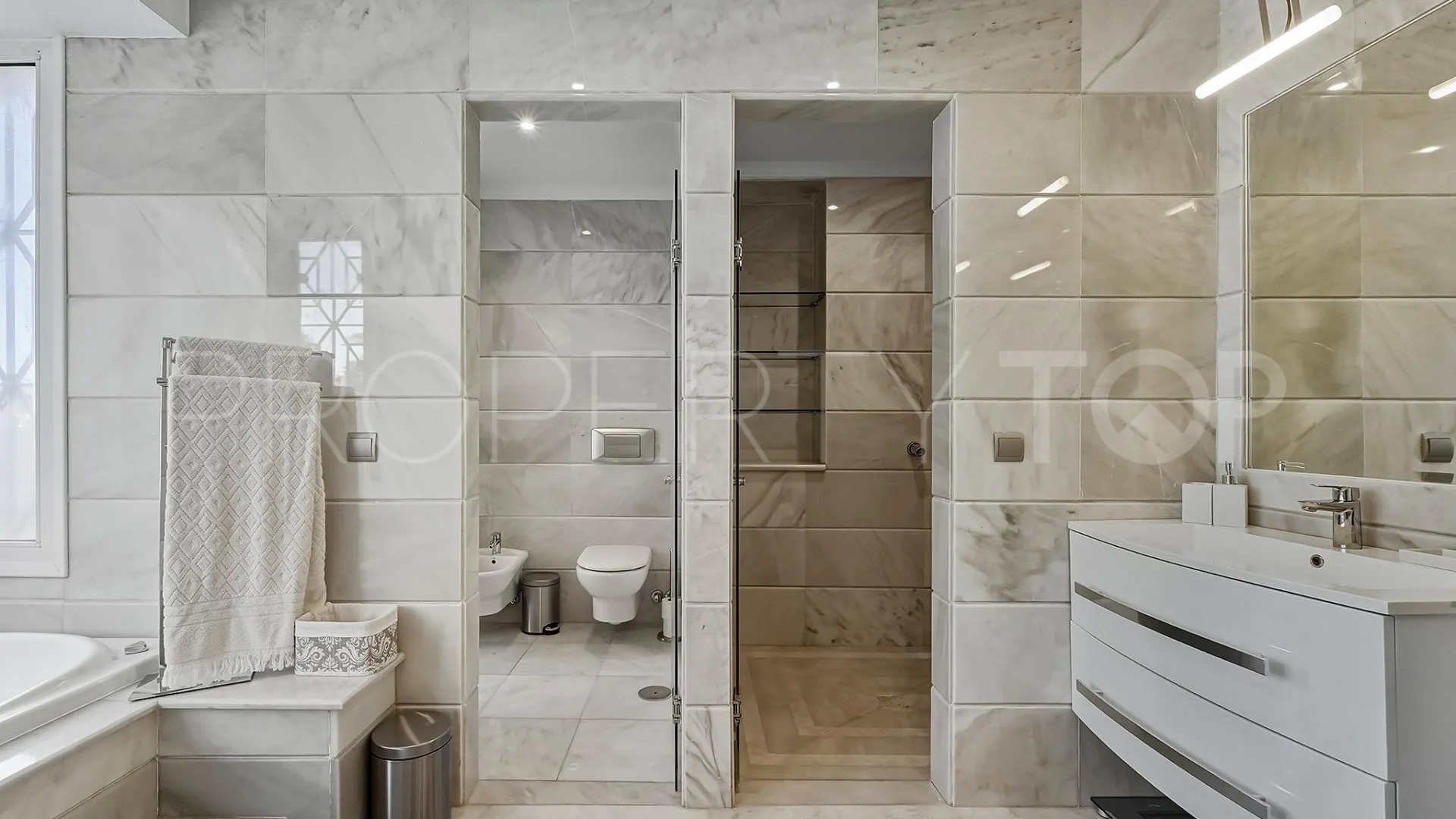 5 bedrooms villa for sale in Guadalmina Alta