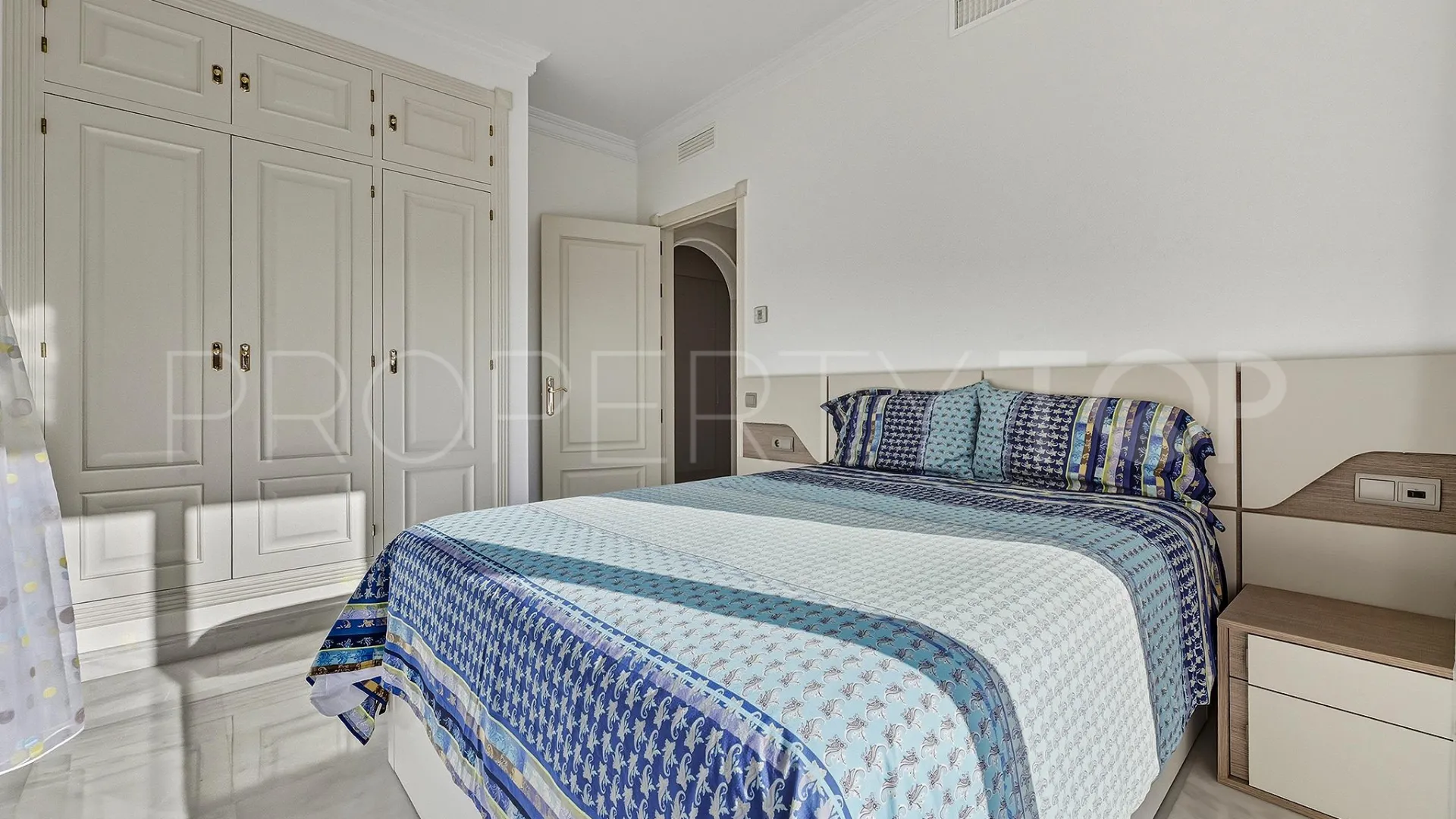 5 bedrooms villa for sale in Guadalmina Alta
