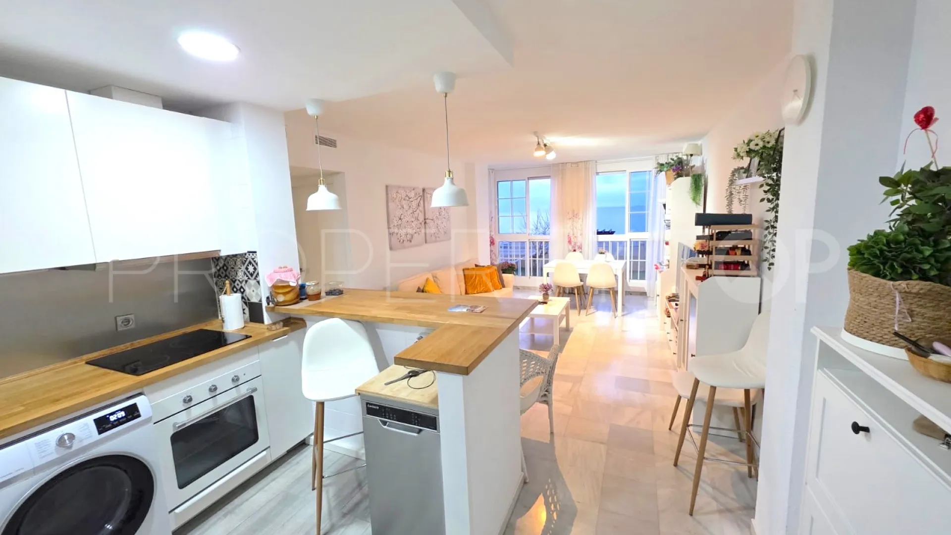Apartment for sale in Sabinillas with 2 bedrooms