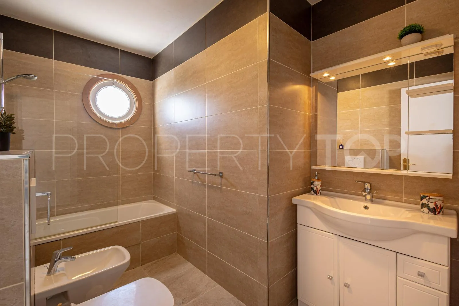 3 bedrooms villa for sale in Altos de Estepona