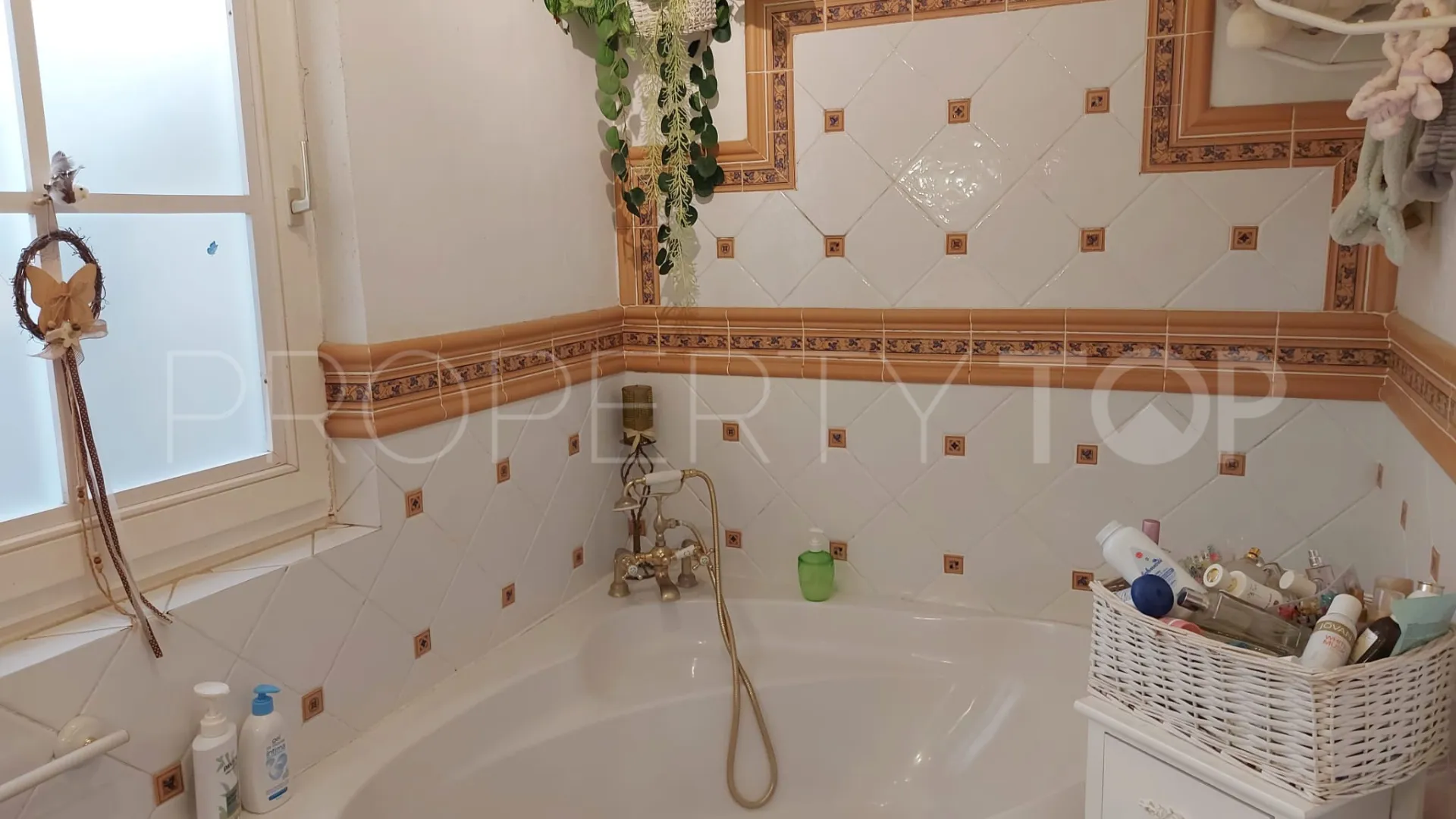 Villa for sale in Benahavis