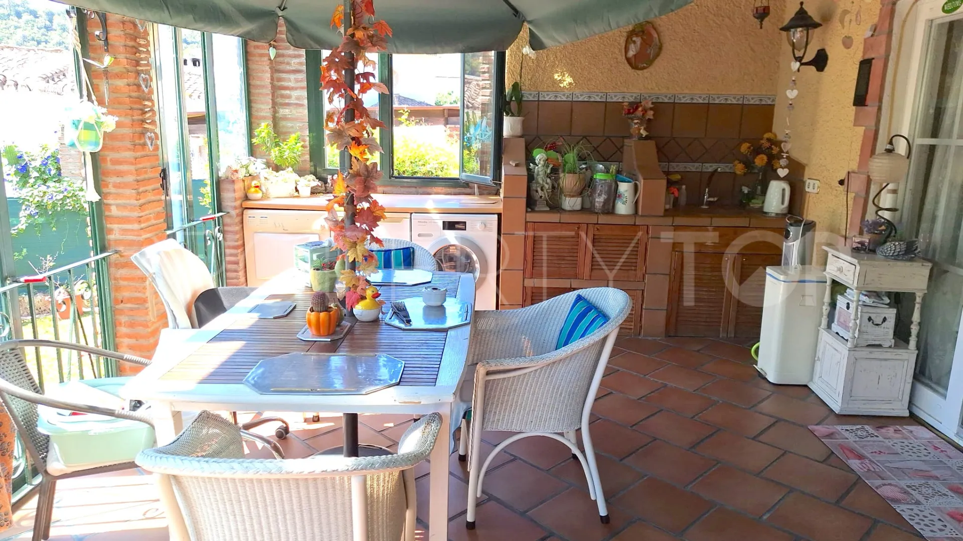 Villa for sale in Benahavis