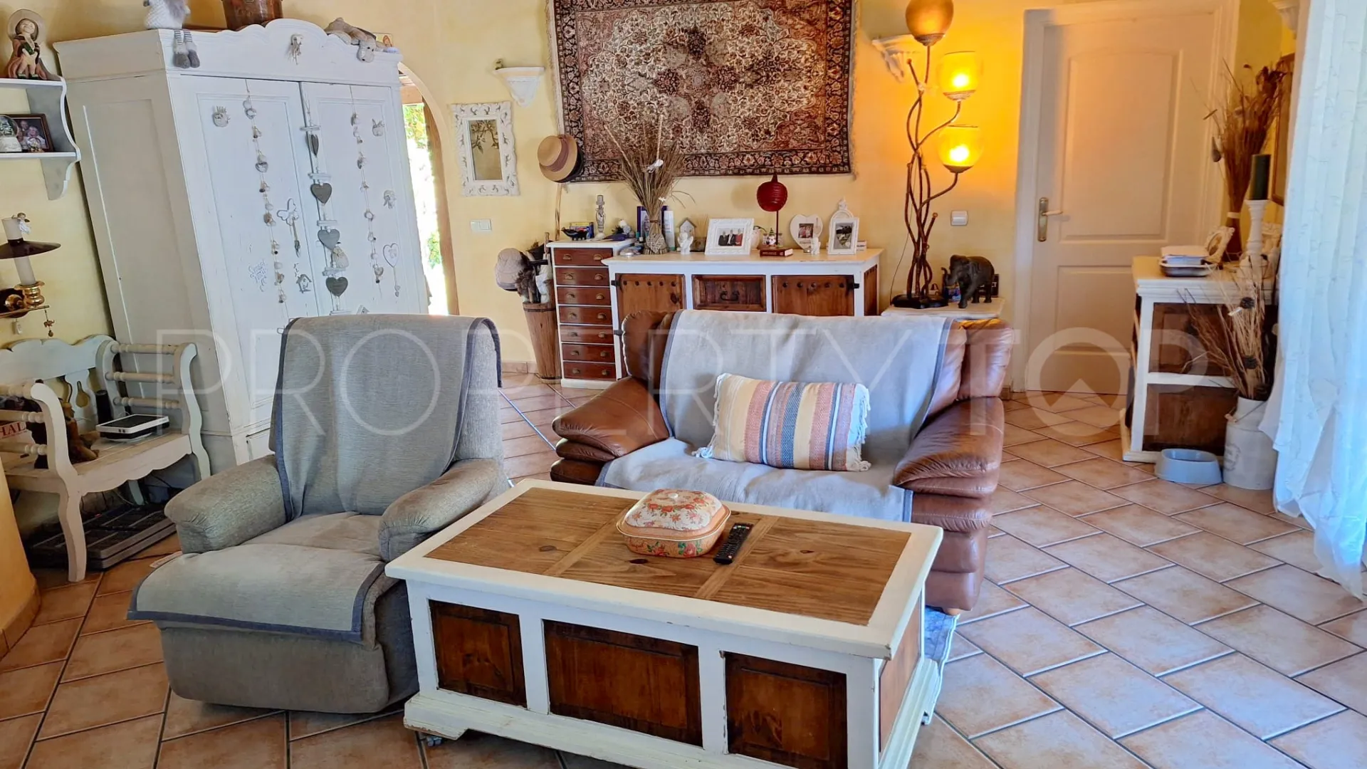 Villa for sale in Benahavis