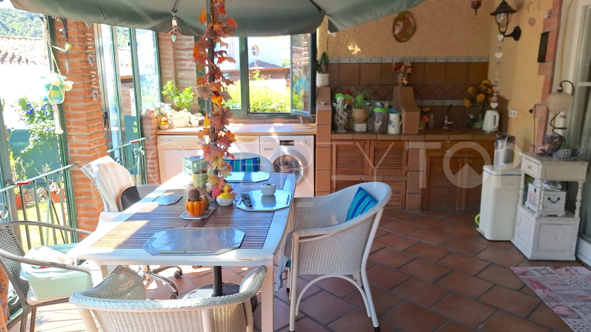 Villa for sale in Benahavis