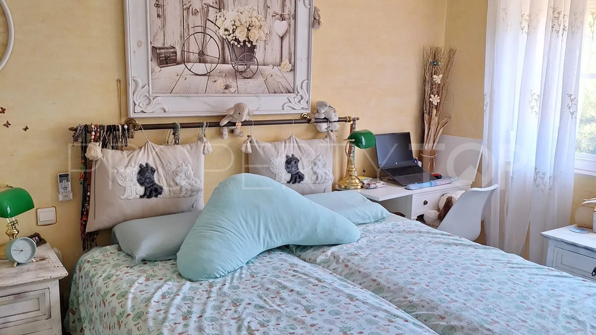Villa for sale in Benahavis