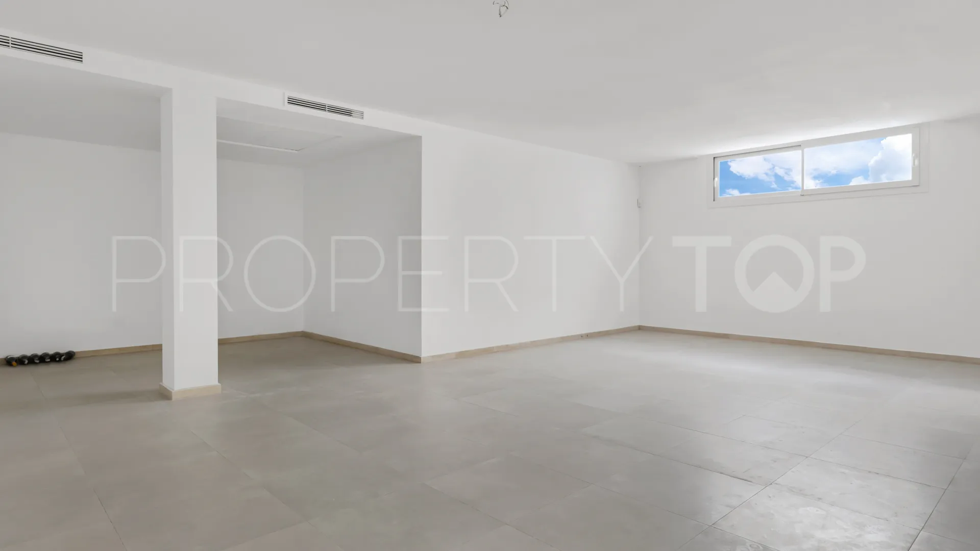 Buy La Quinta villa with 4 bedrooms