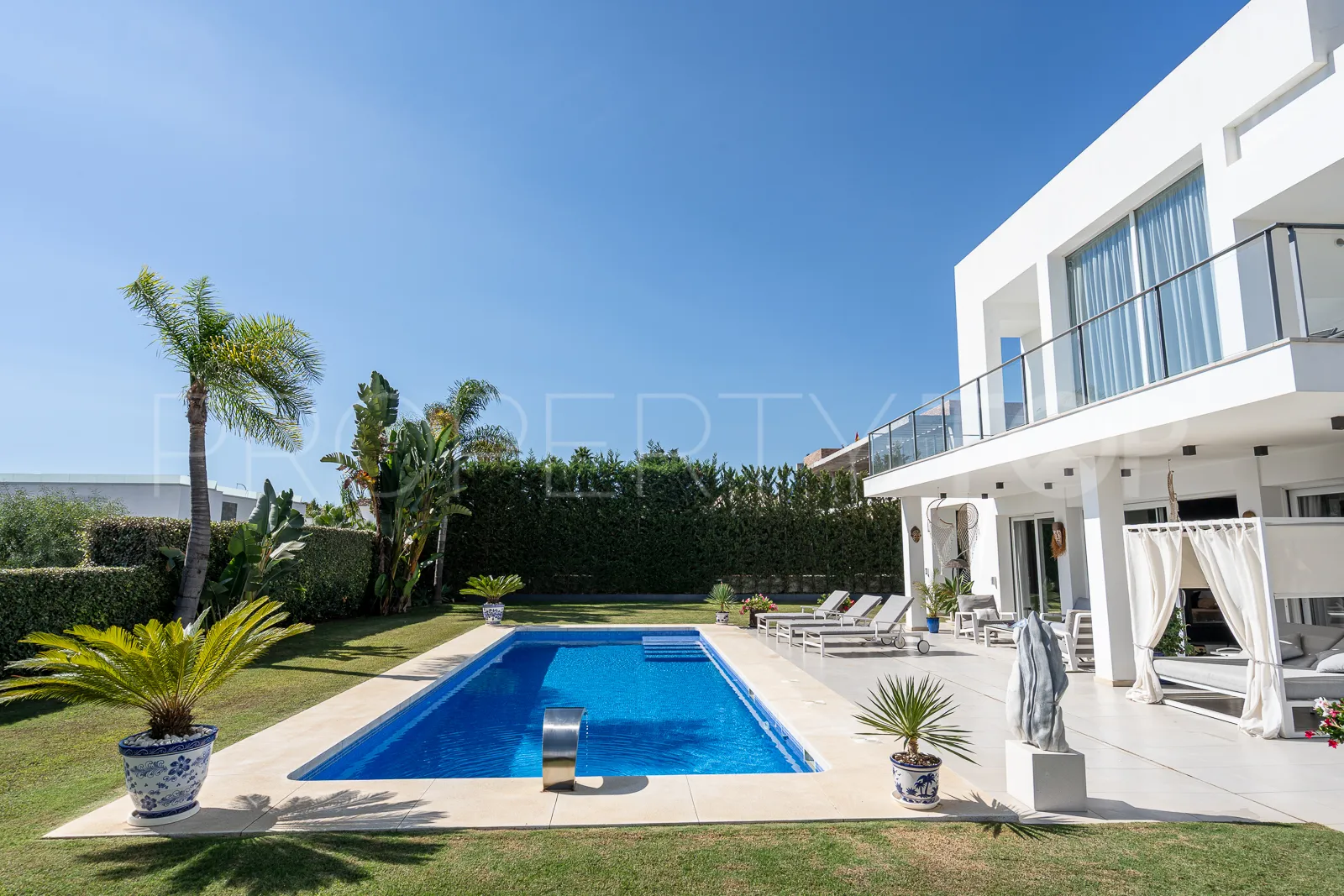 Buy La Quinta villa with 4 bedrooms