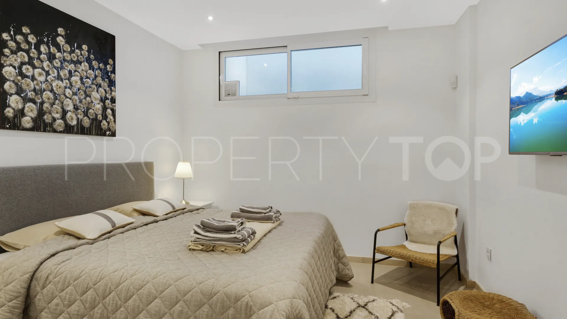 Buy La Quinta villa with 4 bedrooms