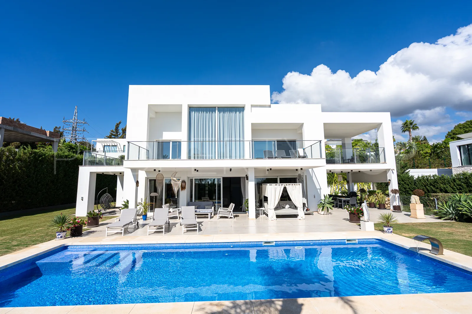 Buy La Quinta villa with 4 bedrooms
