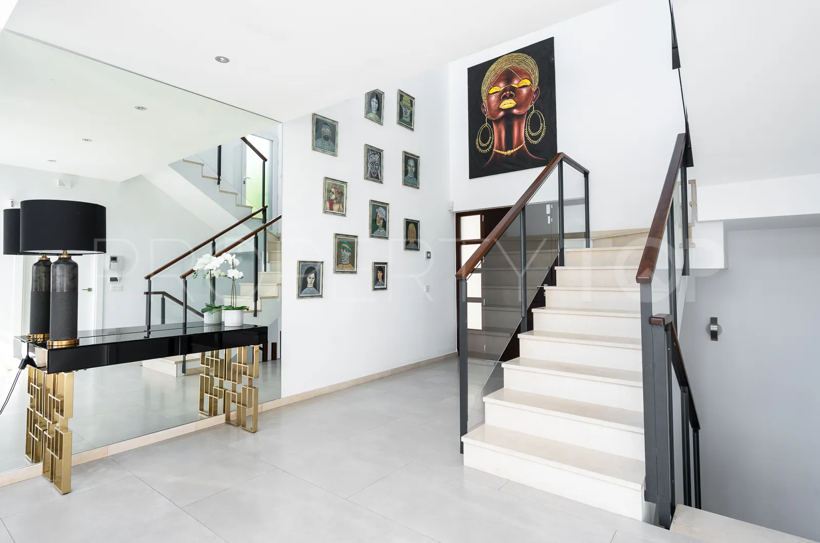 Buy La Quinta villa with 4 bedrooms