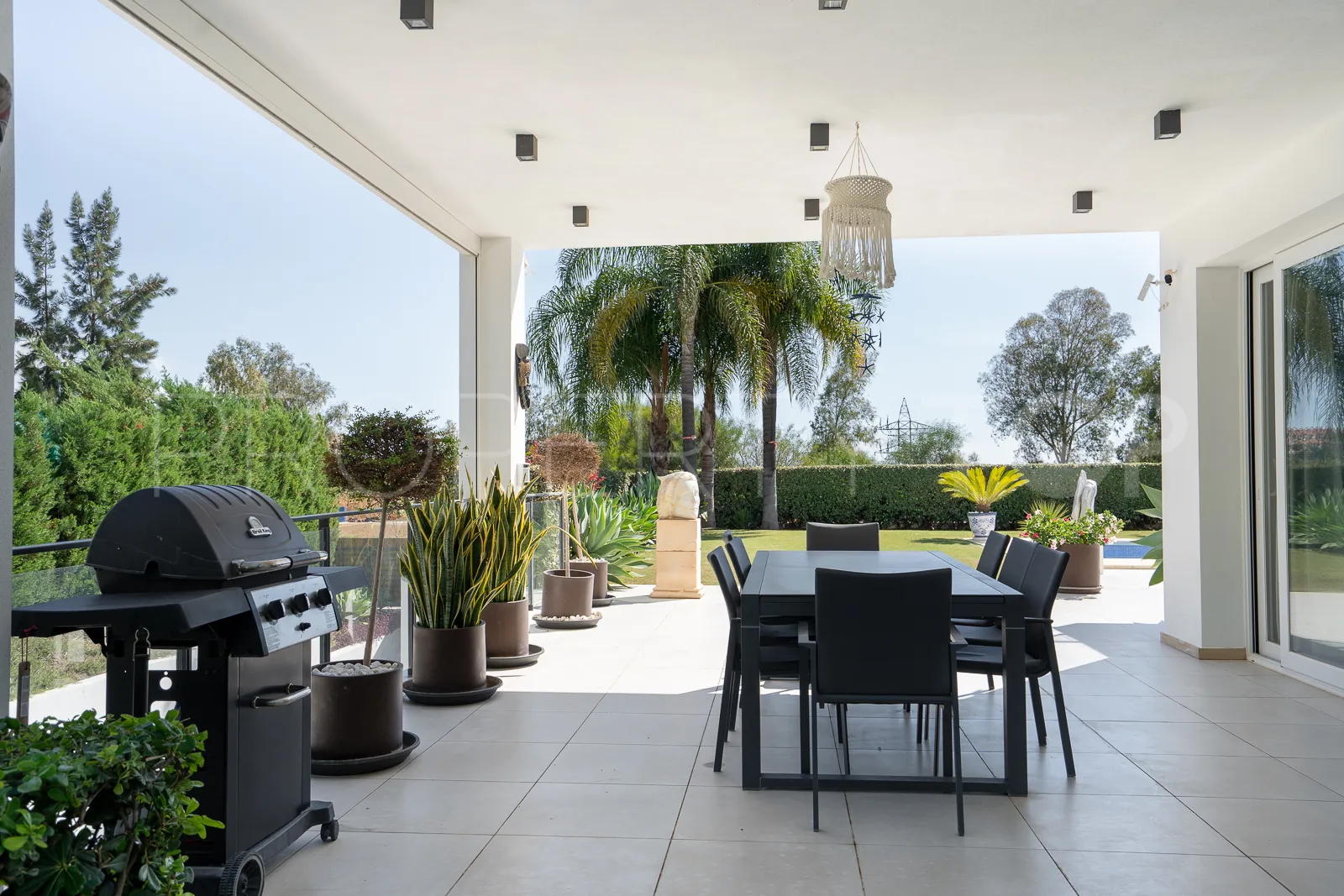 Buy La Quinta villa with 4 bedrooms