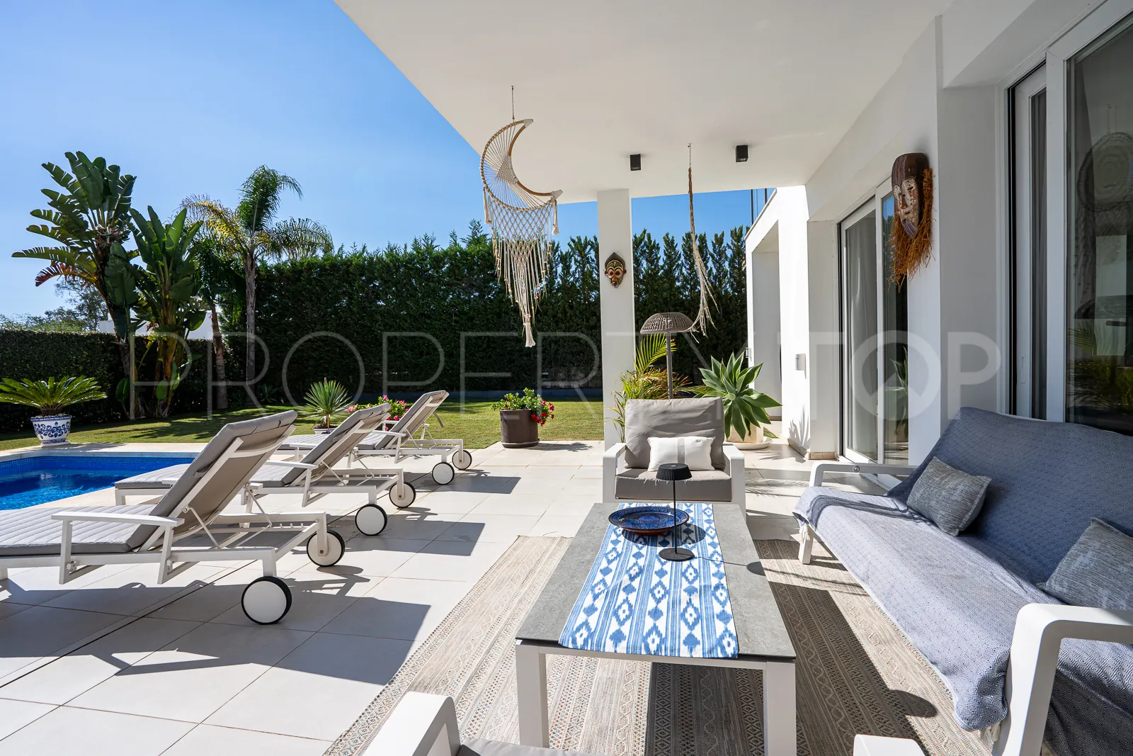Buy La Quinta villa with 4 bedrooms