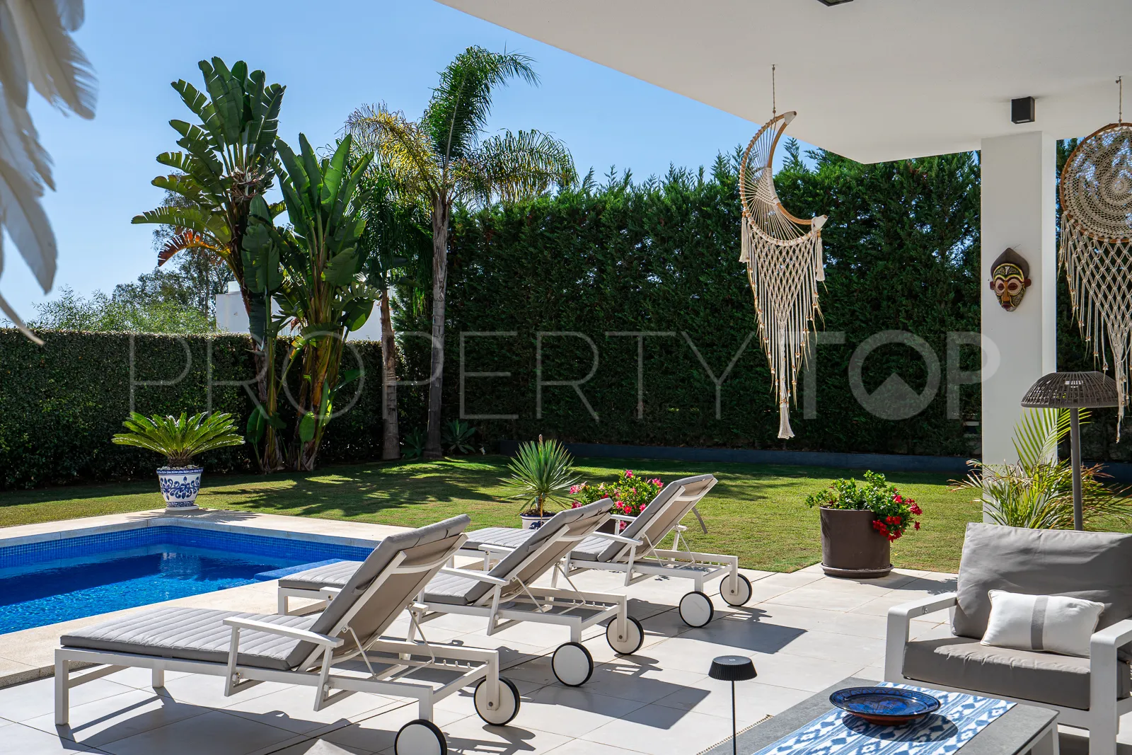 Buy La Quinta villa with 4 bedrooms